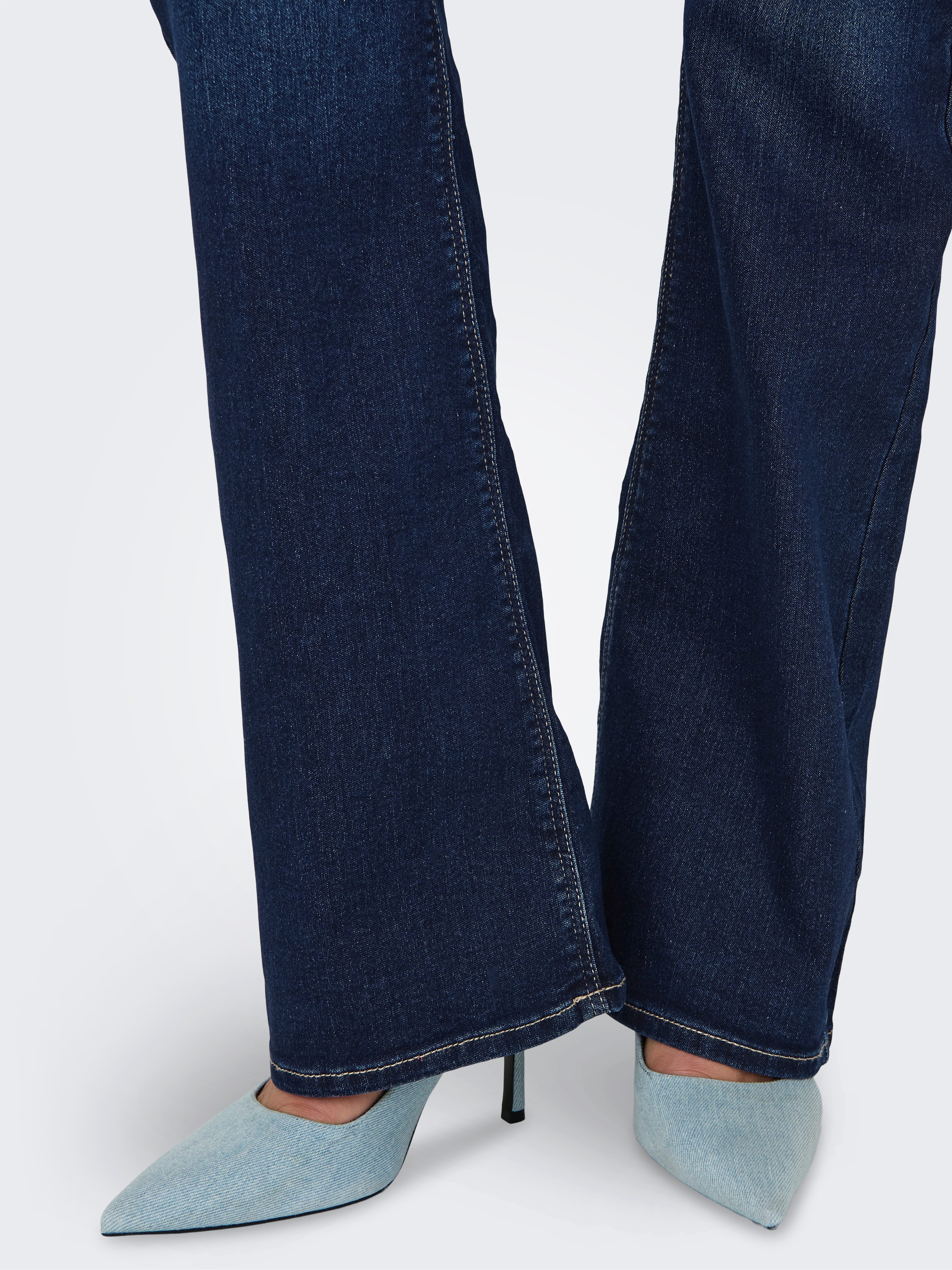 ONLY Bootcut-Jeans ONLPAOLA HW FLARED BJ143 JNS DNM mit doppeltem Knopfverschluss
