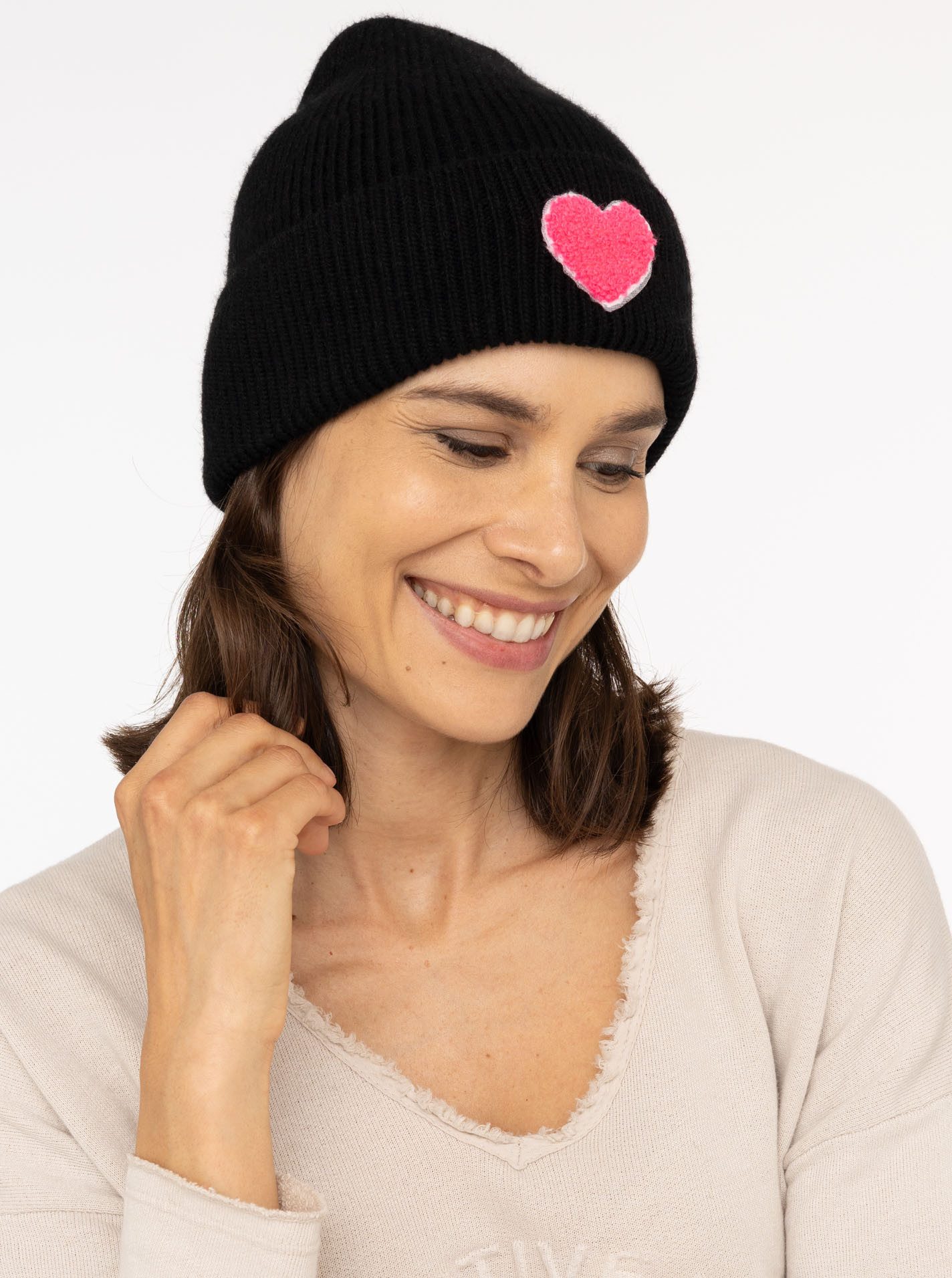 Zwillingsherz Beanie "Heart Patch" Grobstrick, Herzmotiv,Wollanteil, breiter Umschlag, wärmend
