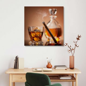 Posterlounge Holzbild Editors Choice, Zigarre auf Glas Whiskey mit Eiswürfeln, Fotografie