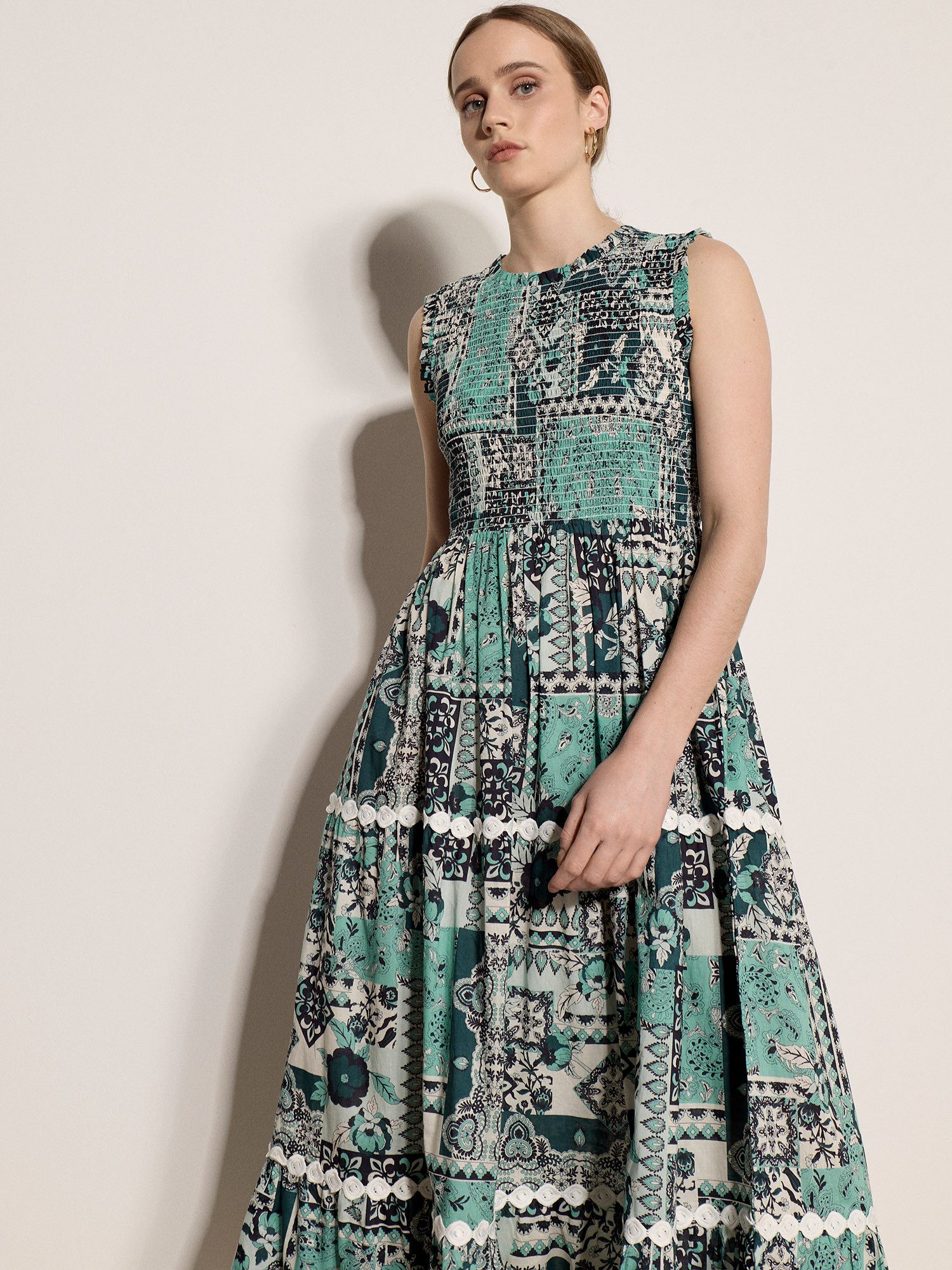 Apricot Maxikleid Druckkleid mit Smokdetails und Rüschen
