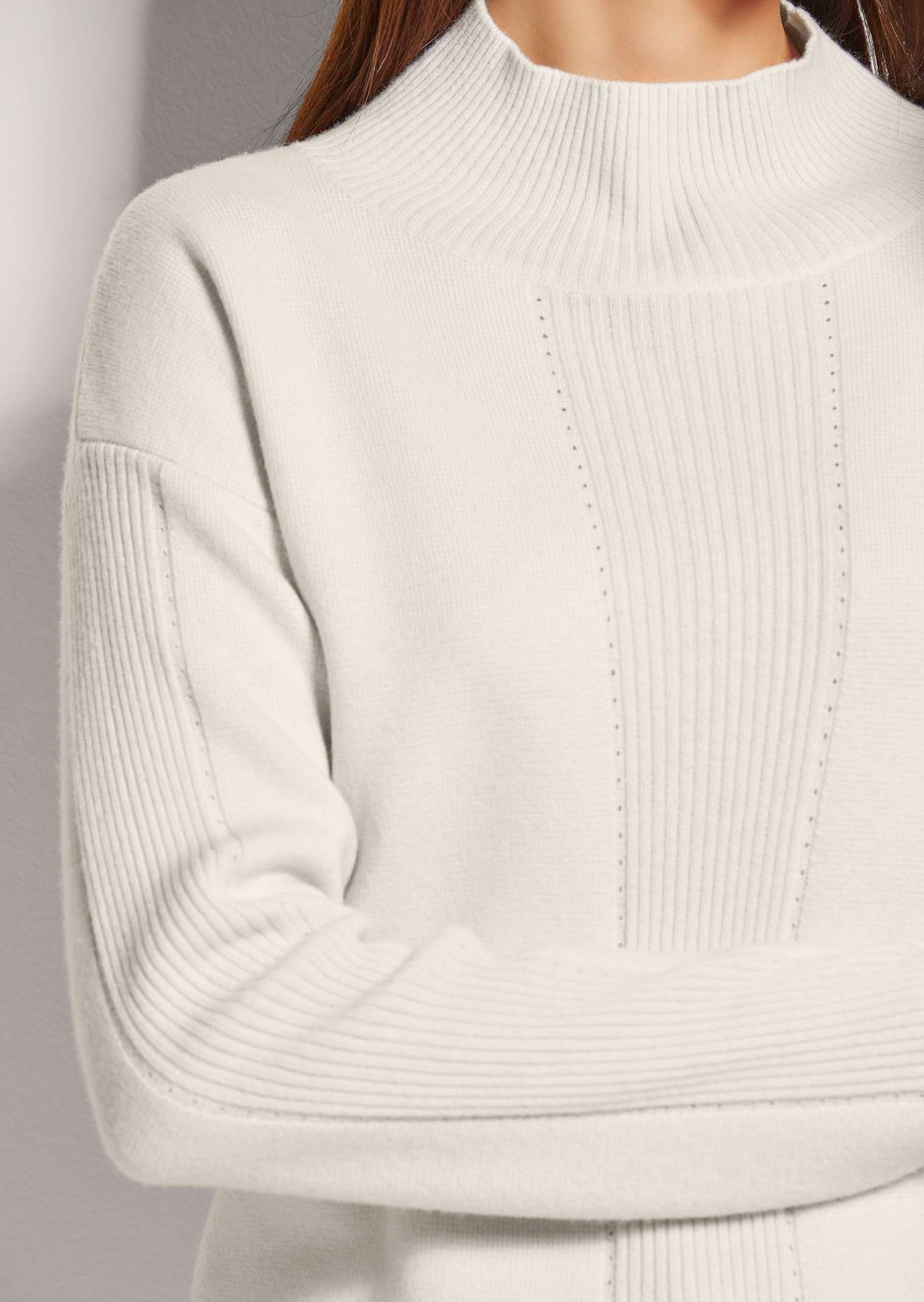 MADELEINE Strickpullover Kaschmir-Pullover mit Pointelle-Muster Pullover mit Stehkragen, überschnittene Schultern, Seitenschlitze