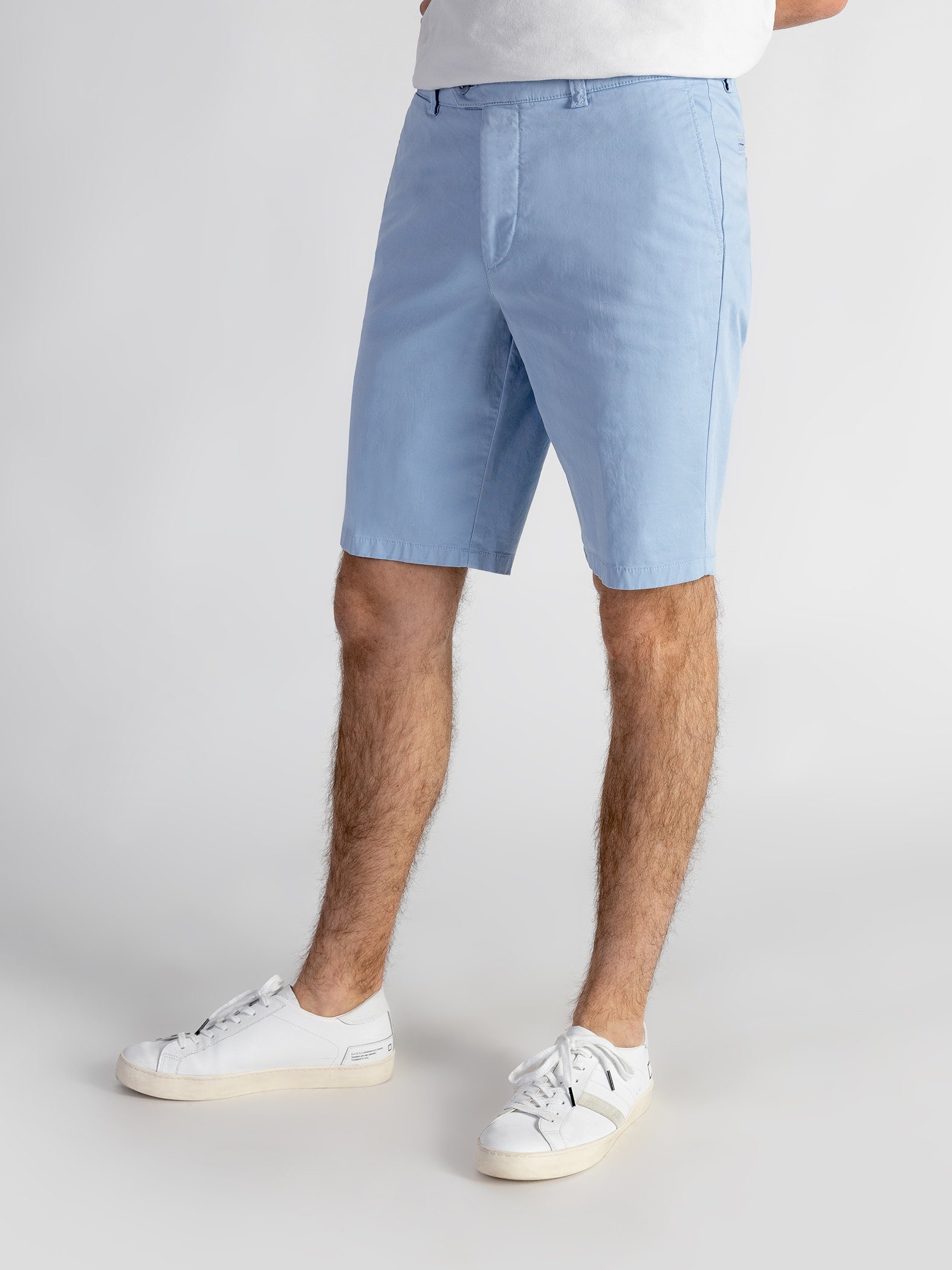 TwoMates Shorts Shorts mit elastischem Bund, Farbauswahl, GOTS-zertifiziert hellblau