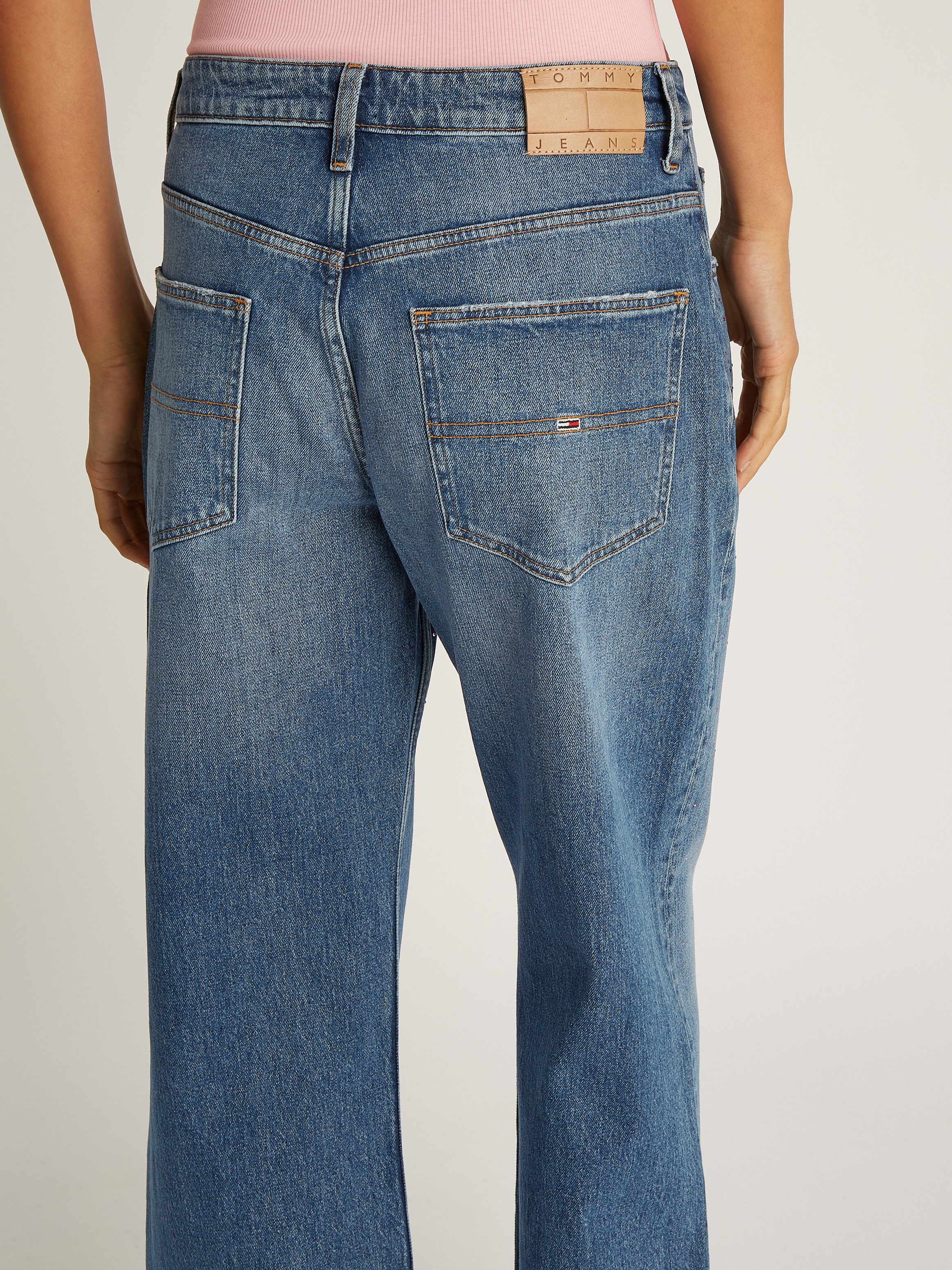 Tommy Jeans Straight-Jeans Mia Mid Rise Relaxed Straight mit Strass-Steinen