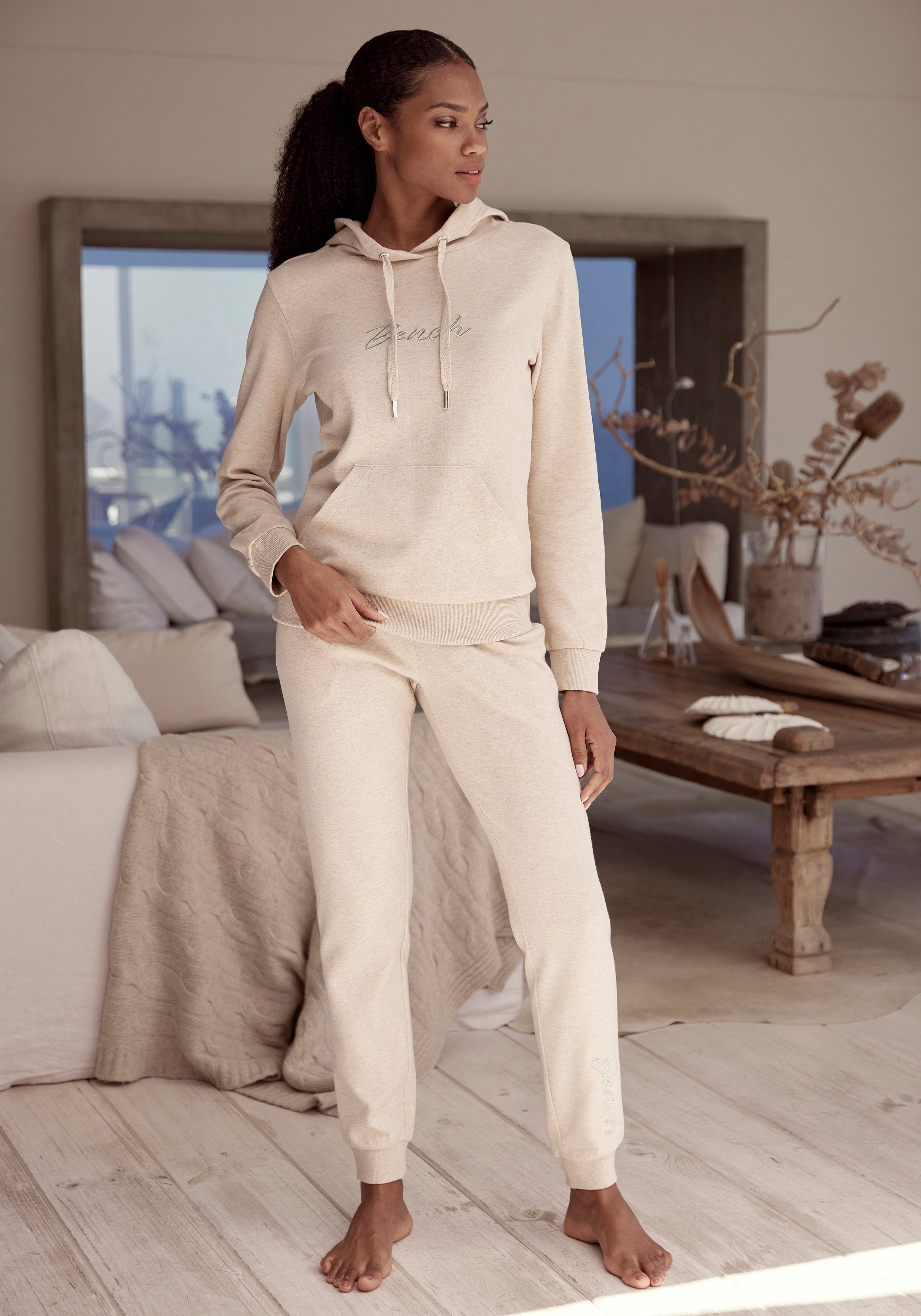 Bench. Loungewear Kapuzensweatshirt mit glänzender Logostickerei, Loungewear, Loungeanzug