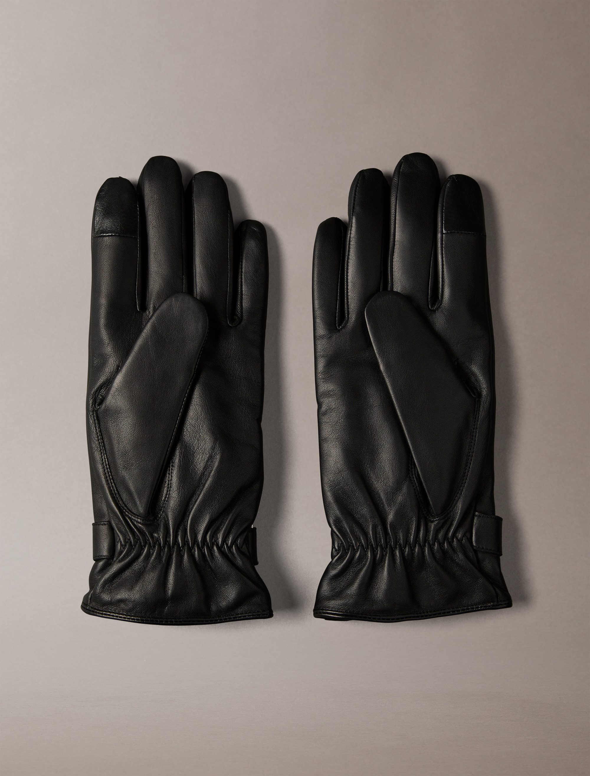 Calvin Klein Lederhandschuhe LOGO STRAP SMOOTH LEATHER GLOVES Perfekt für den Alltag