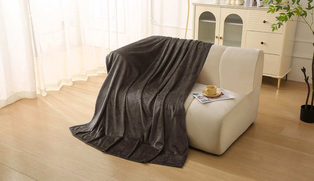 Wohndecke Shakira, Prägerdruck mit Waffeloptik, Kuscheldecke, Bruno Banani, Weiche Kuscheldecke mit Prägedruck in Waffeloptik, 150x200 cm – Bild 4 von 5