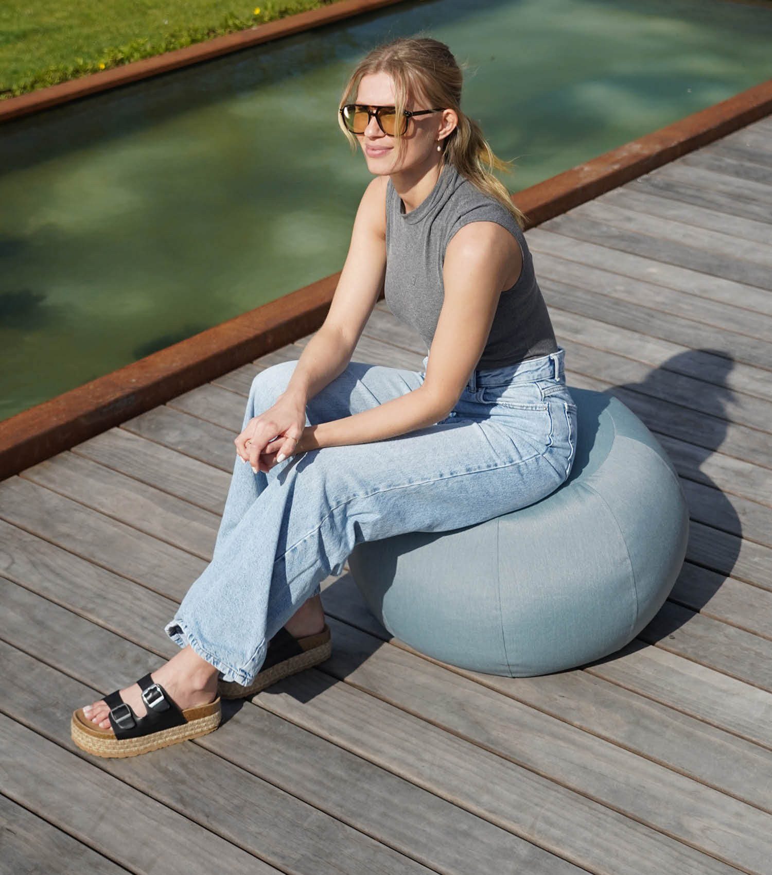 mokebo Pouf Der Kugelige (für drinnen & draußen), Sitz-Hocker Outdoor, Fußhocker, Hocker & Sitzkissen eckig Himmelblau