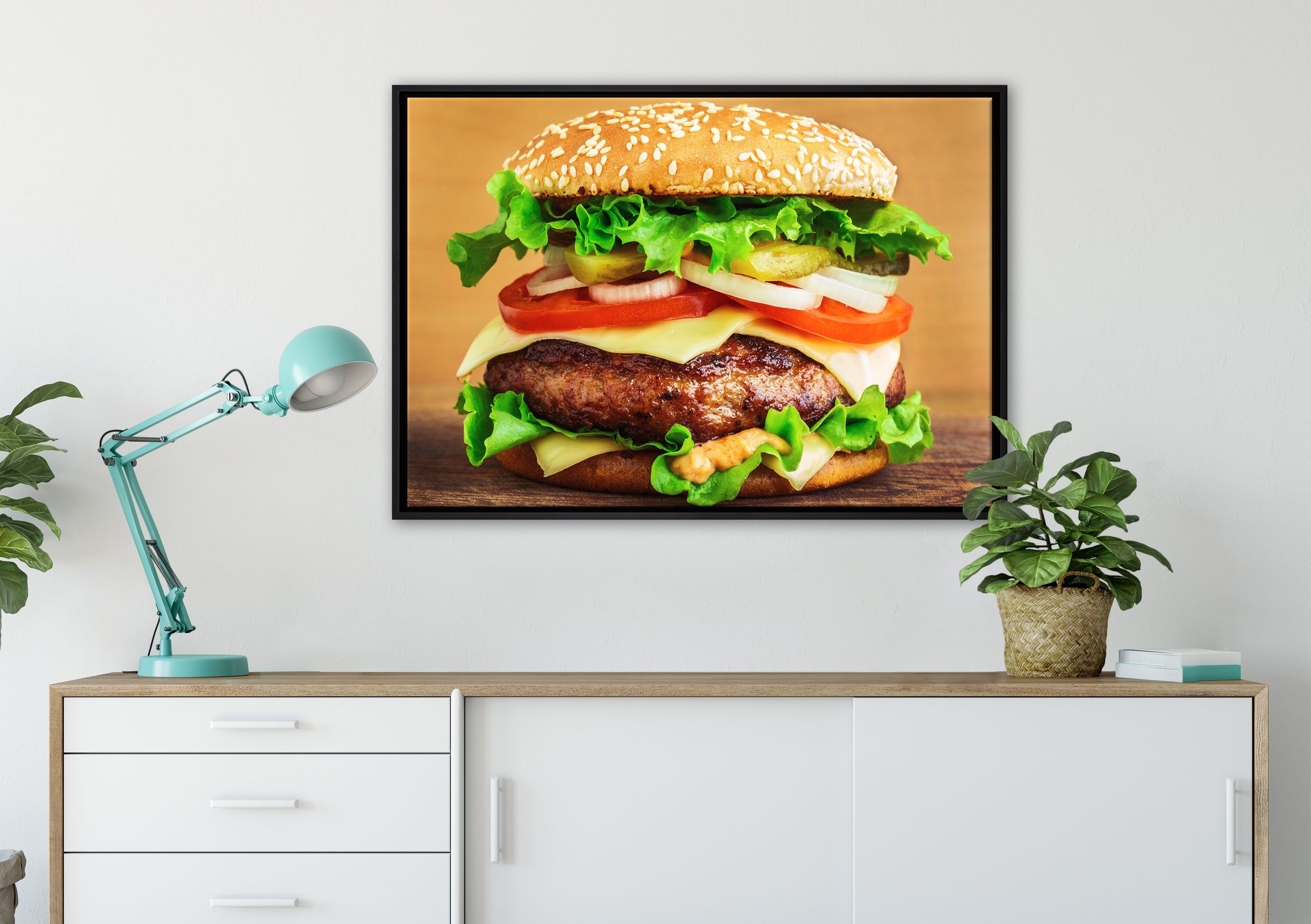 Leinwandbild in Schattenfugen-Bilderrahmen Köstlicher Leinwandbild fertig (1 St), Holztisch, Pixxprint Wanddekoration inkl. Burger einem bespannt, gefasst, auf Zackenaufhänger