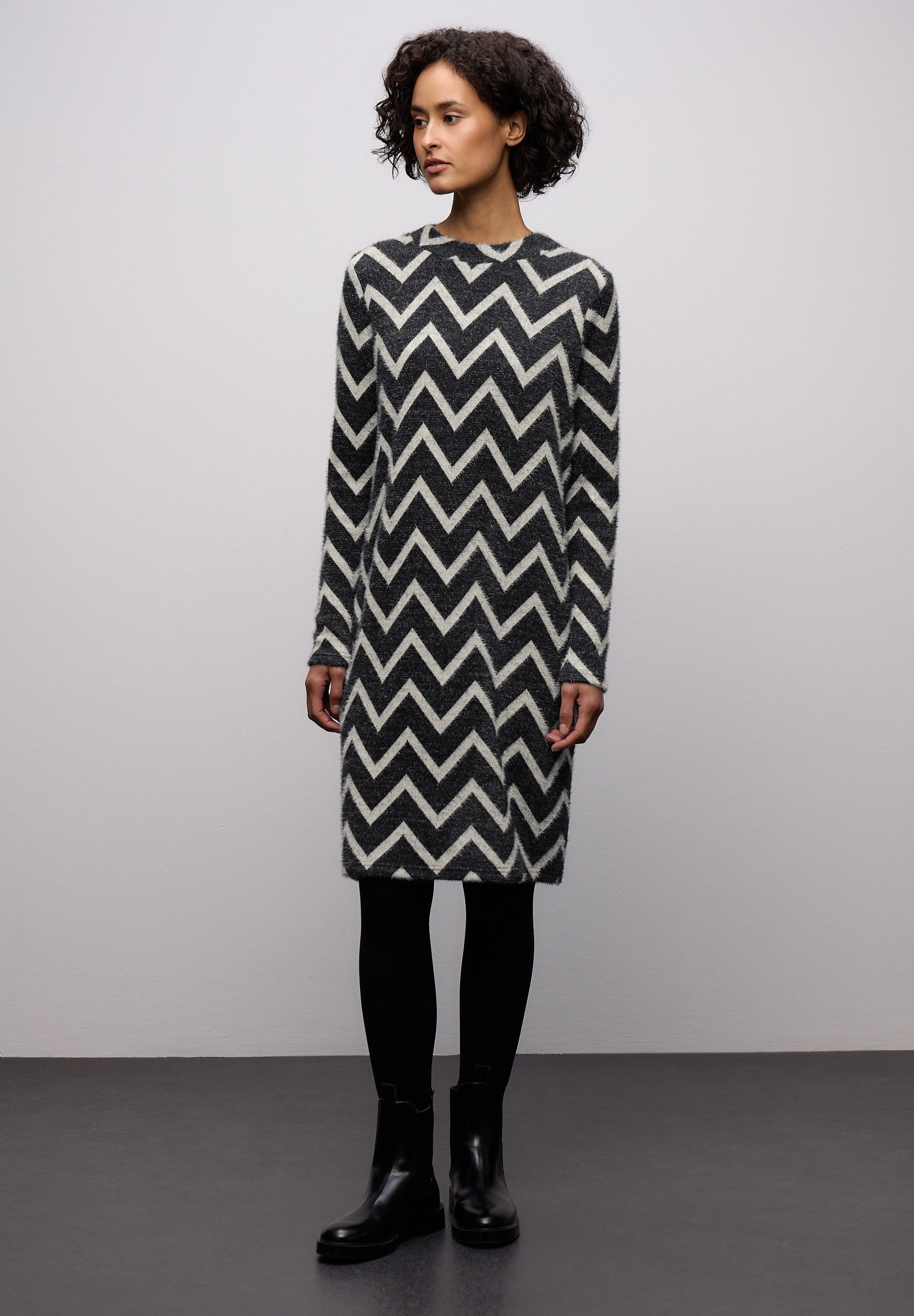 STREET ONE Midikleid mit grafischem Muster günstig online kaufen
