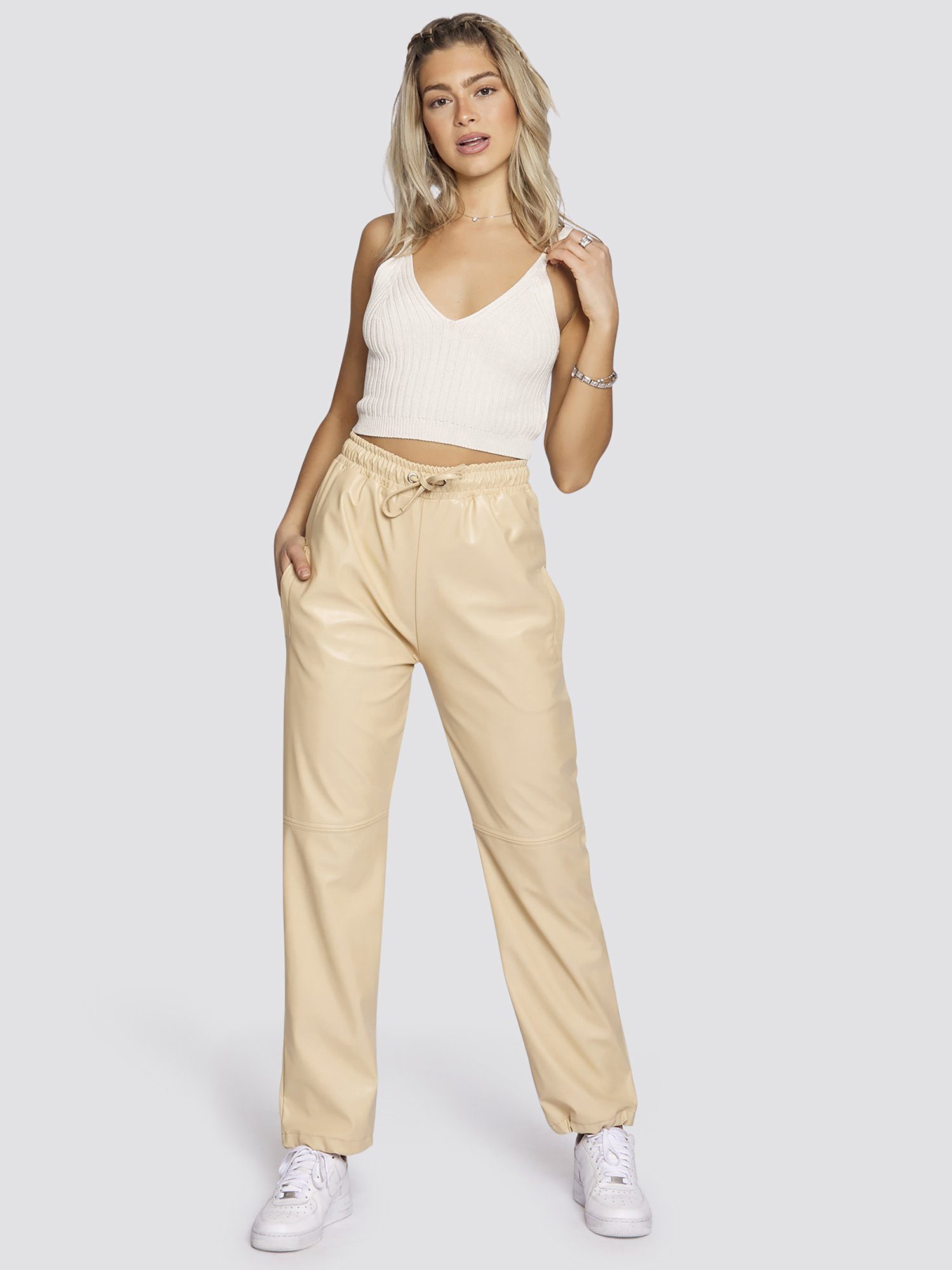 Freshlions Lederimitathose Freshlions Verstellbare oversized Kunstlederhose Sonstige Beige