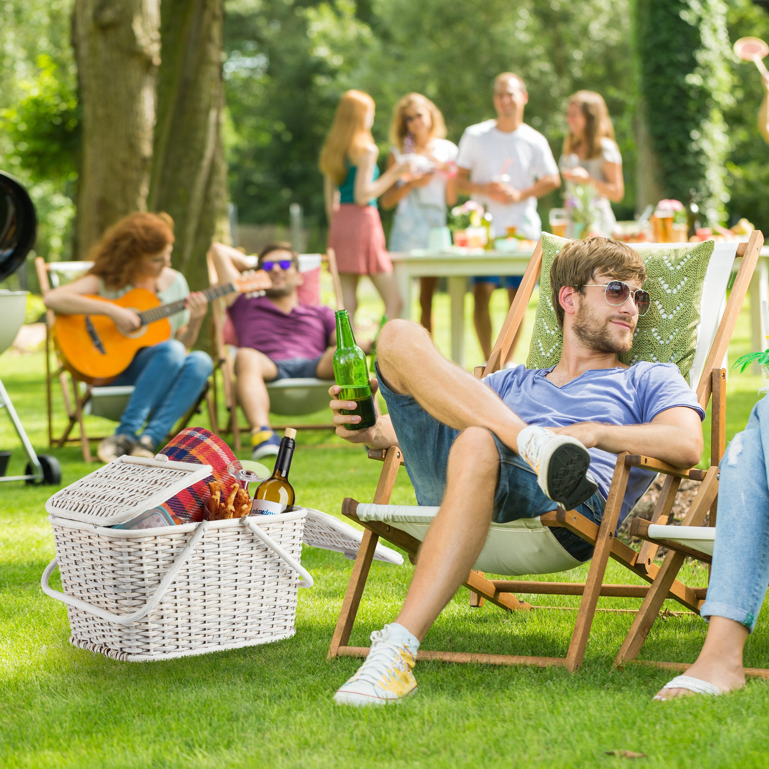 relaxdays Picknickkorb mit Deckel, Honigbraun