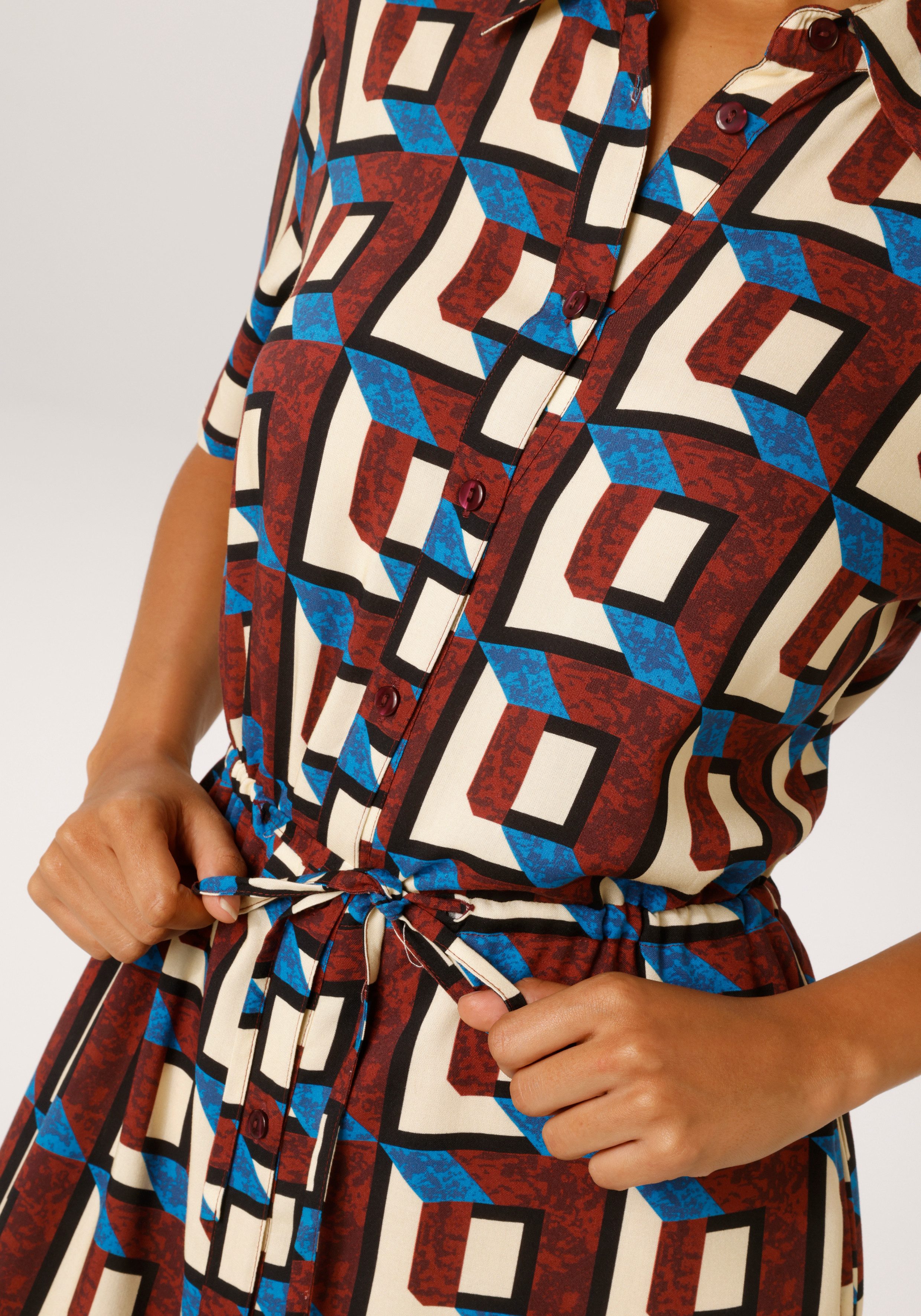 Aniston CASUAL Sommerkleid mit trendfarbenem, grafischen Druck