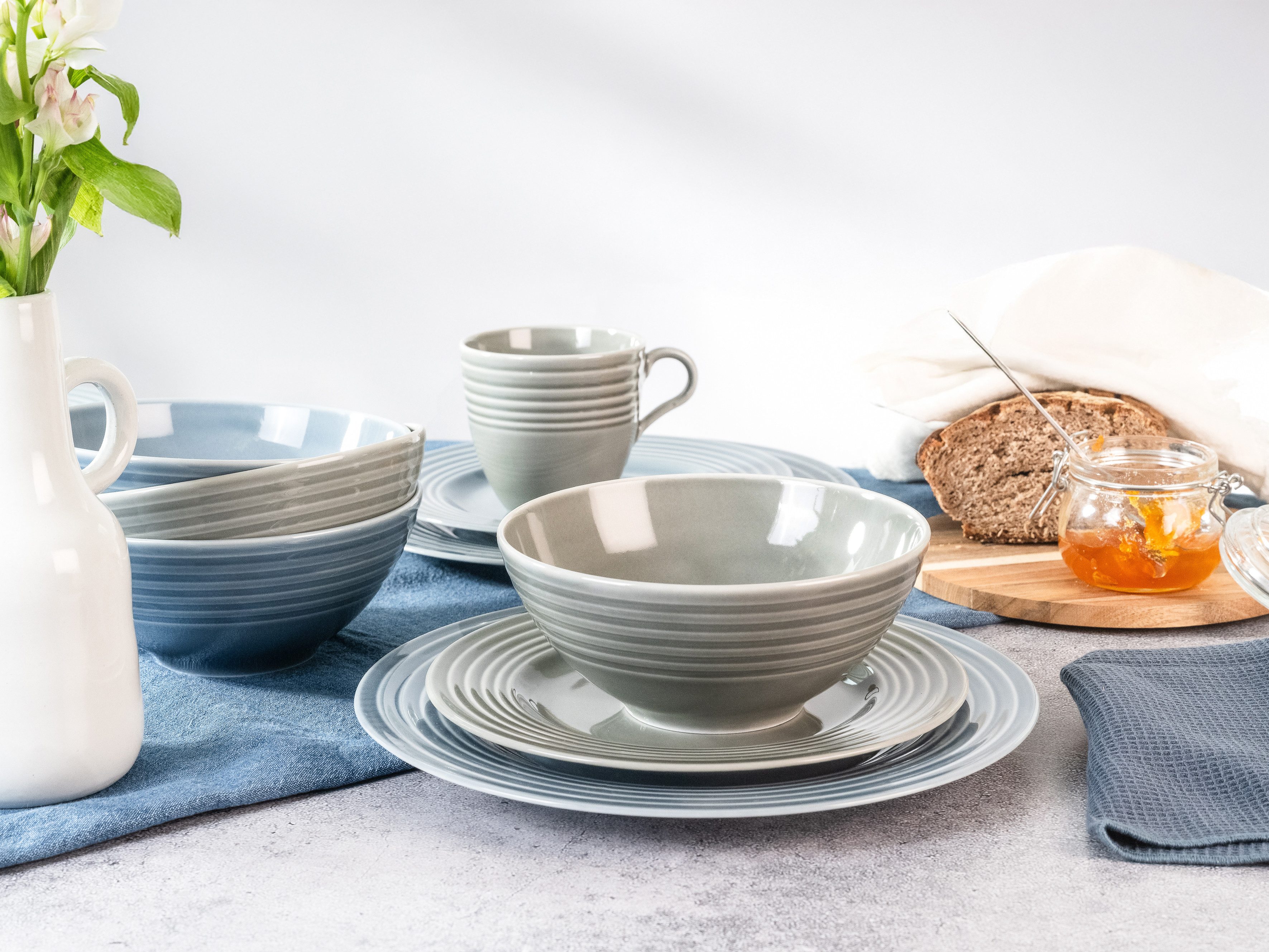 creaTable Kombiservice Geschirr-Set Stripes Colors (16-tlg), 4 Personen, Porzellan, Service, umlaufendes Rillenrelief, 16 Teile, für 4 Personen – Bild 3 von 5