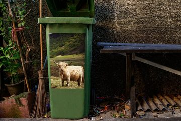 MuchoWow Wandsticker Schottische Highlander - Pfad - Wald (1 St), Mülleimer-aufkleber, Mülltonne, Sticker, Container, Abfalbehälter