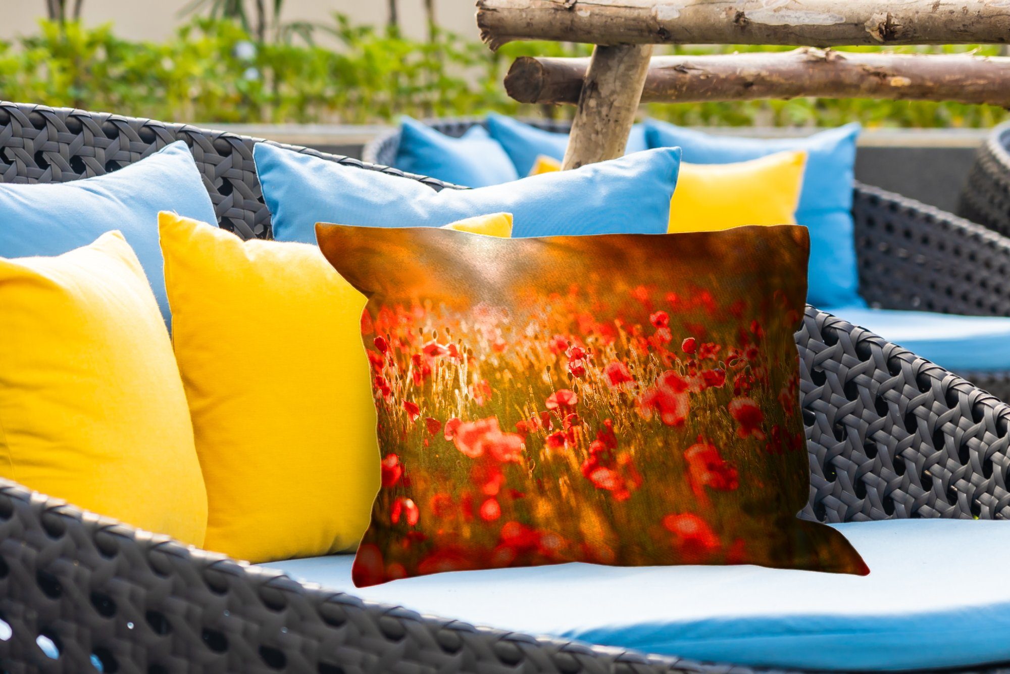 MuchoWow Mohnblumen Feld, Polyester, Leuchten über auf Dekokissenbezug, dem den Dekokissen Orangefarbenes Outdoor-Dekorationskissen, Kissenhülle