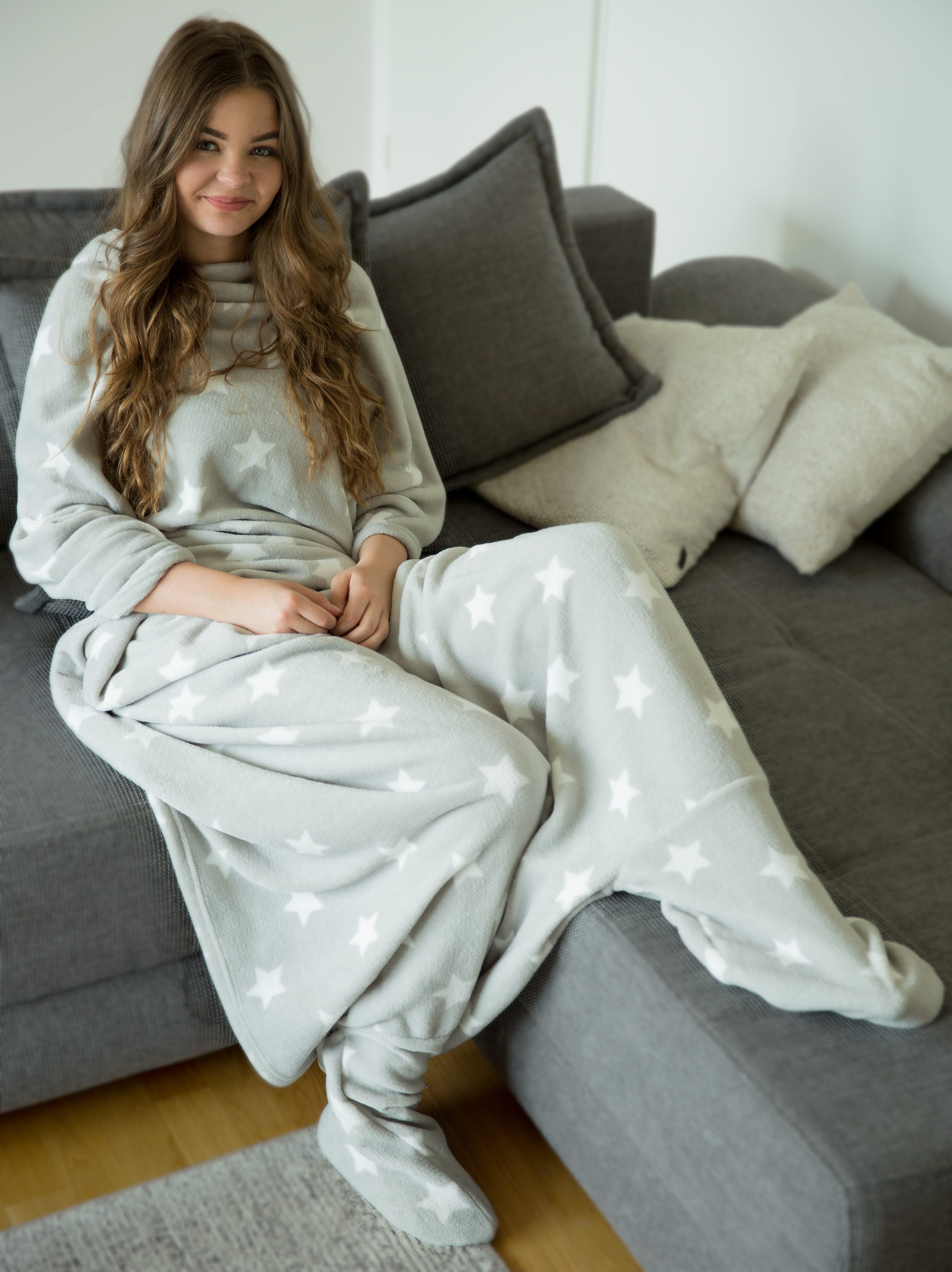 Wohndecke, SLOUCHER, Kuscheldecke mit Füßlingen aus weichem Coralfleece