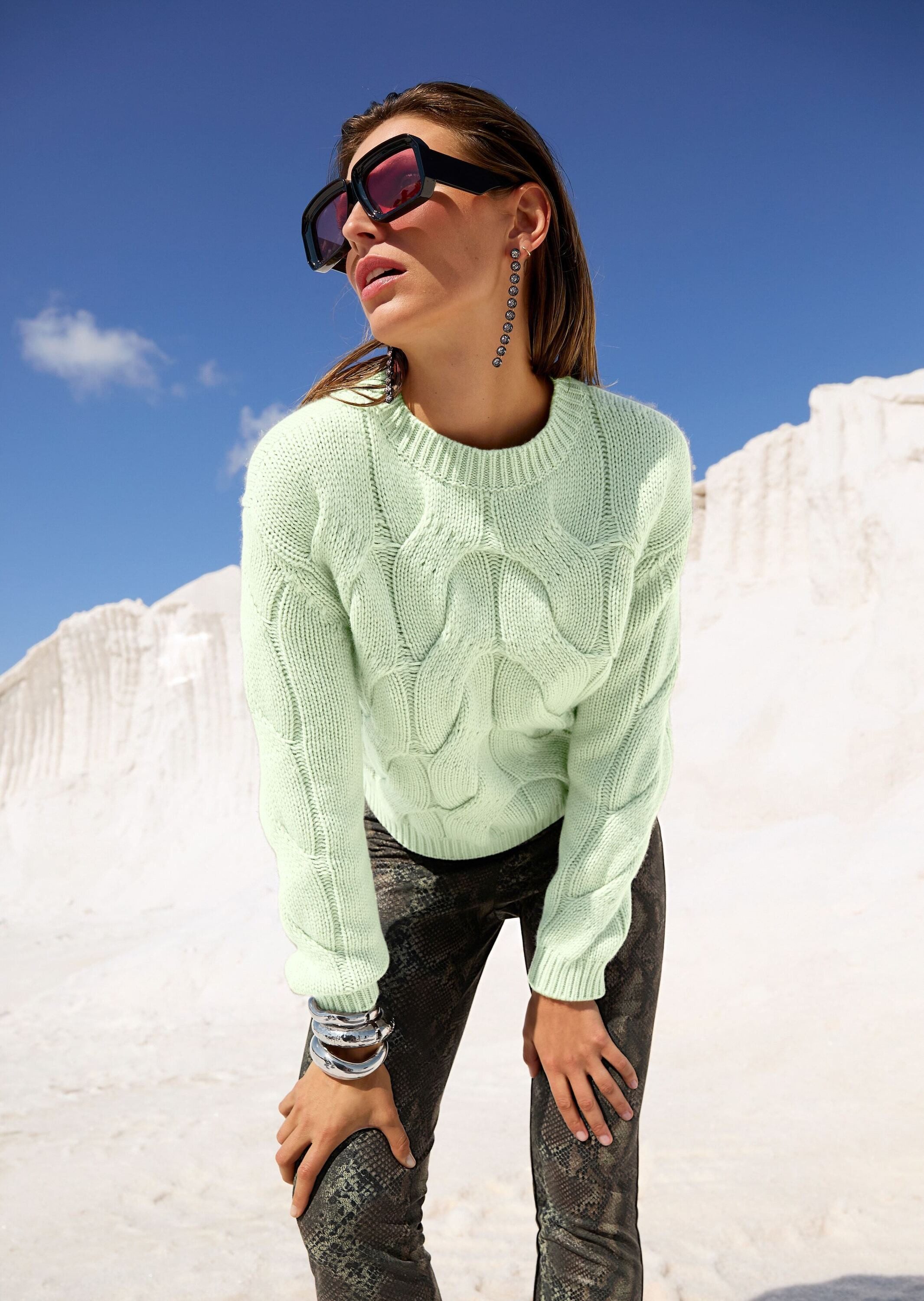 Strickpullover Moderner Wollpullover mit Zopfmuster