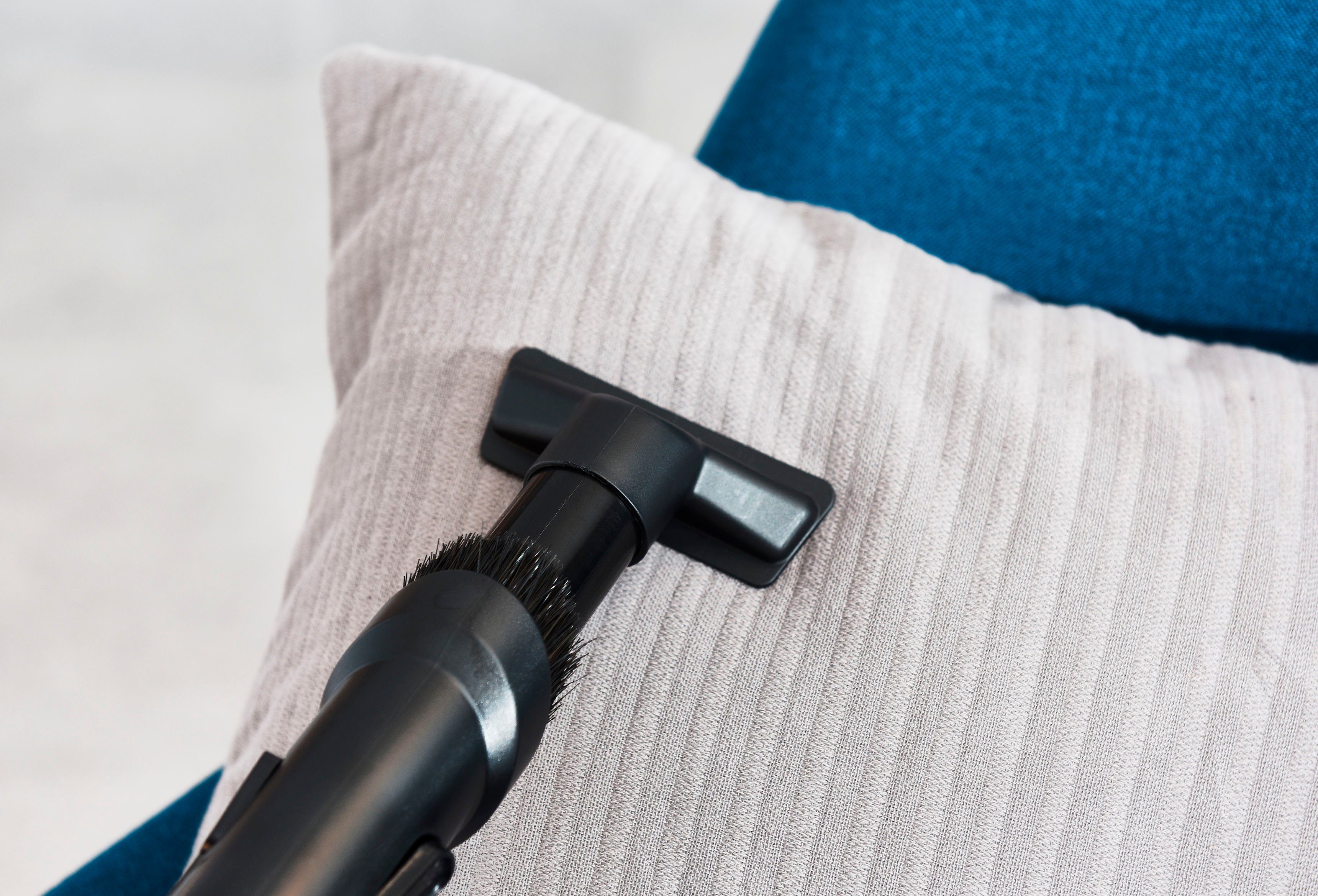 Rowenta Bodenstaubsauger Compact Power mit Beutel, 750 W, 3 L Kapazität, für alle Bodenarten, 750 W, mit Beutel, geringer Energieverbrauch, kompakt, einfache Aufbewahrung, RO3953