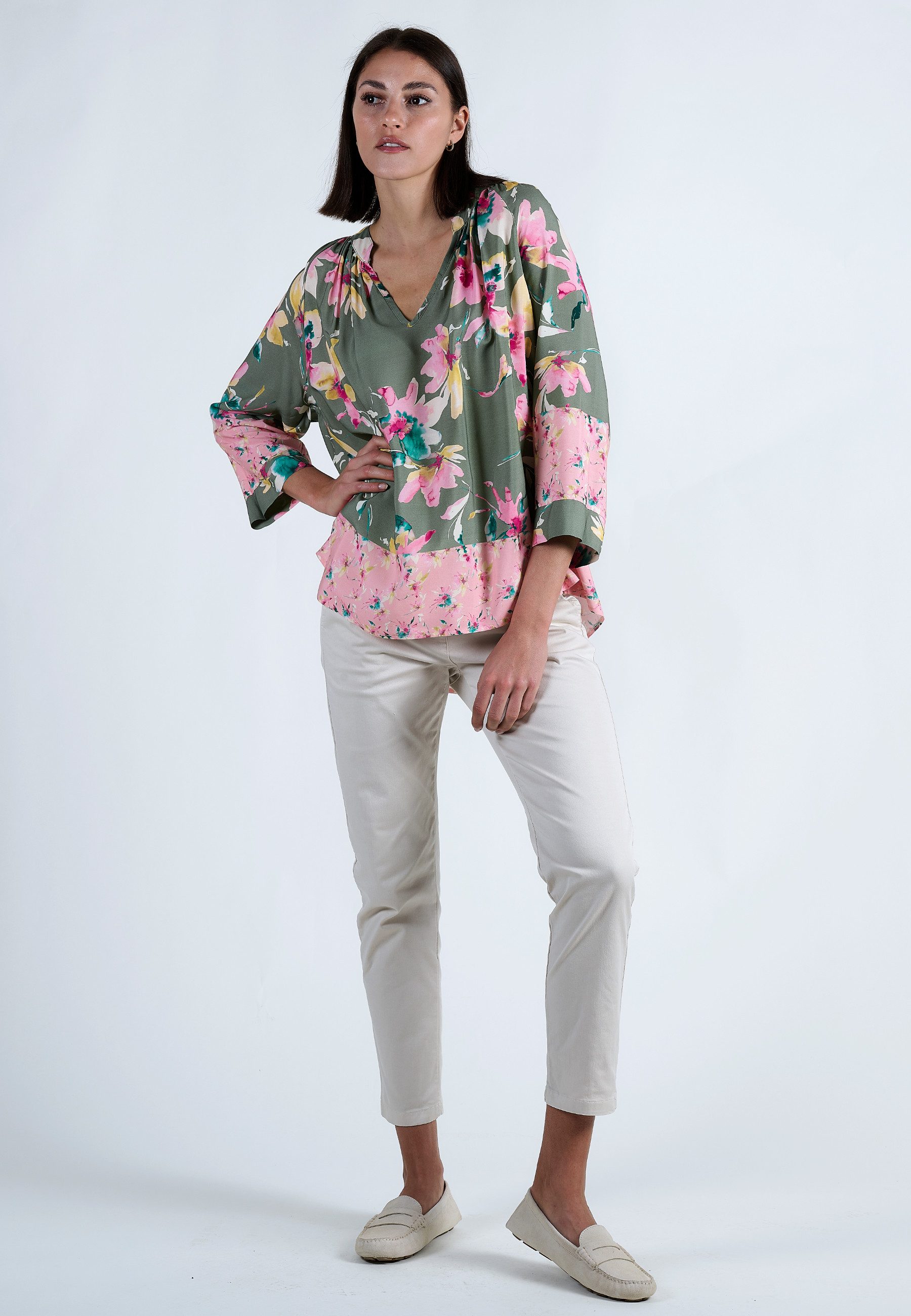 Andijamo-Fashion Druckbluse EASY BLOOM Auffälliges Retro-Muster günstig online kaufen