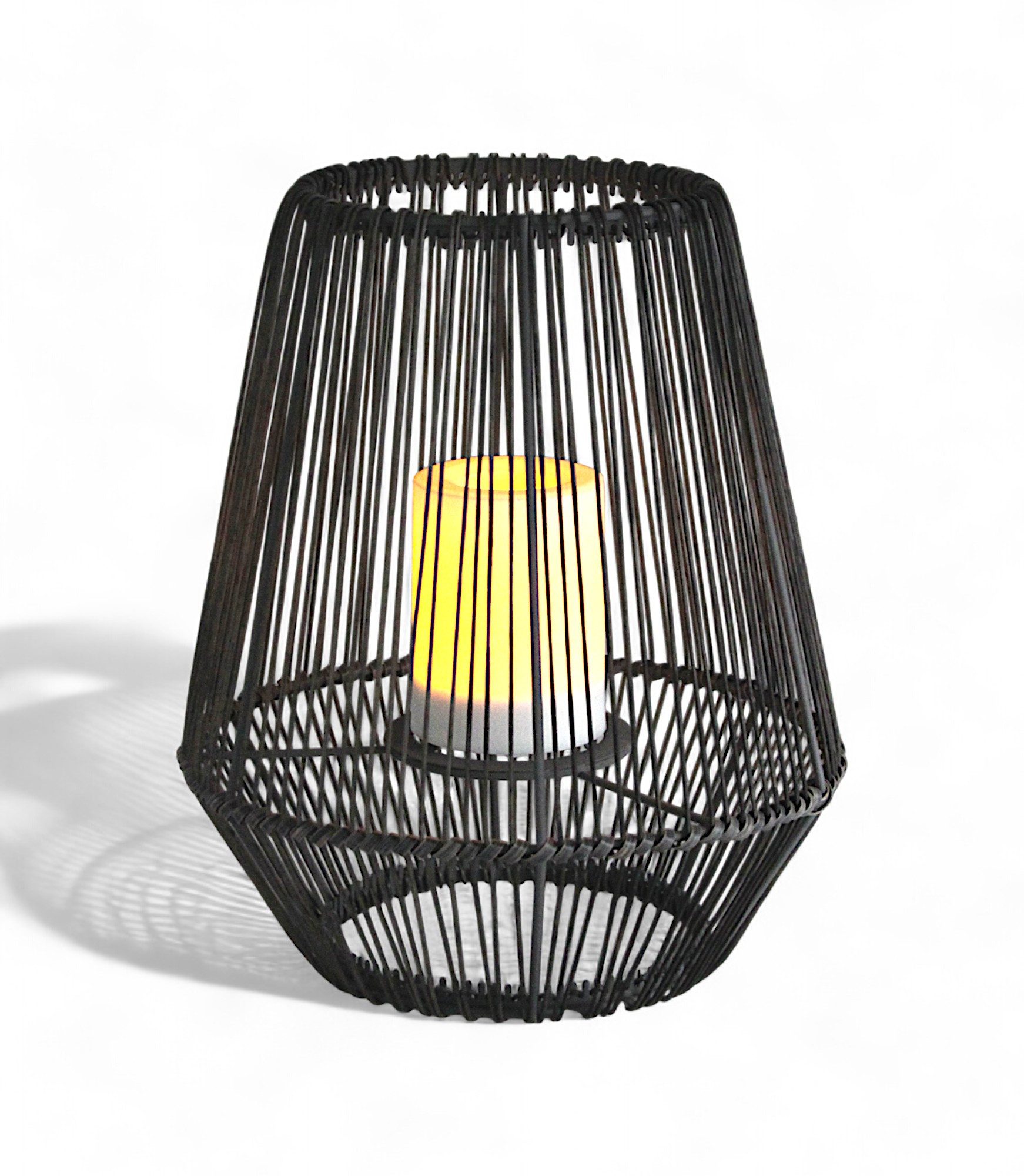 Arnusa LED Solarleuchte Laterne mit Solarkerze LED Stehlampe Dekoleuchte Rattan Optik, Kerzeneffekt, LED fest integriert, warmweiß, Indoor und Outdoor modernes Design