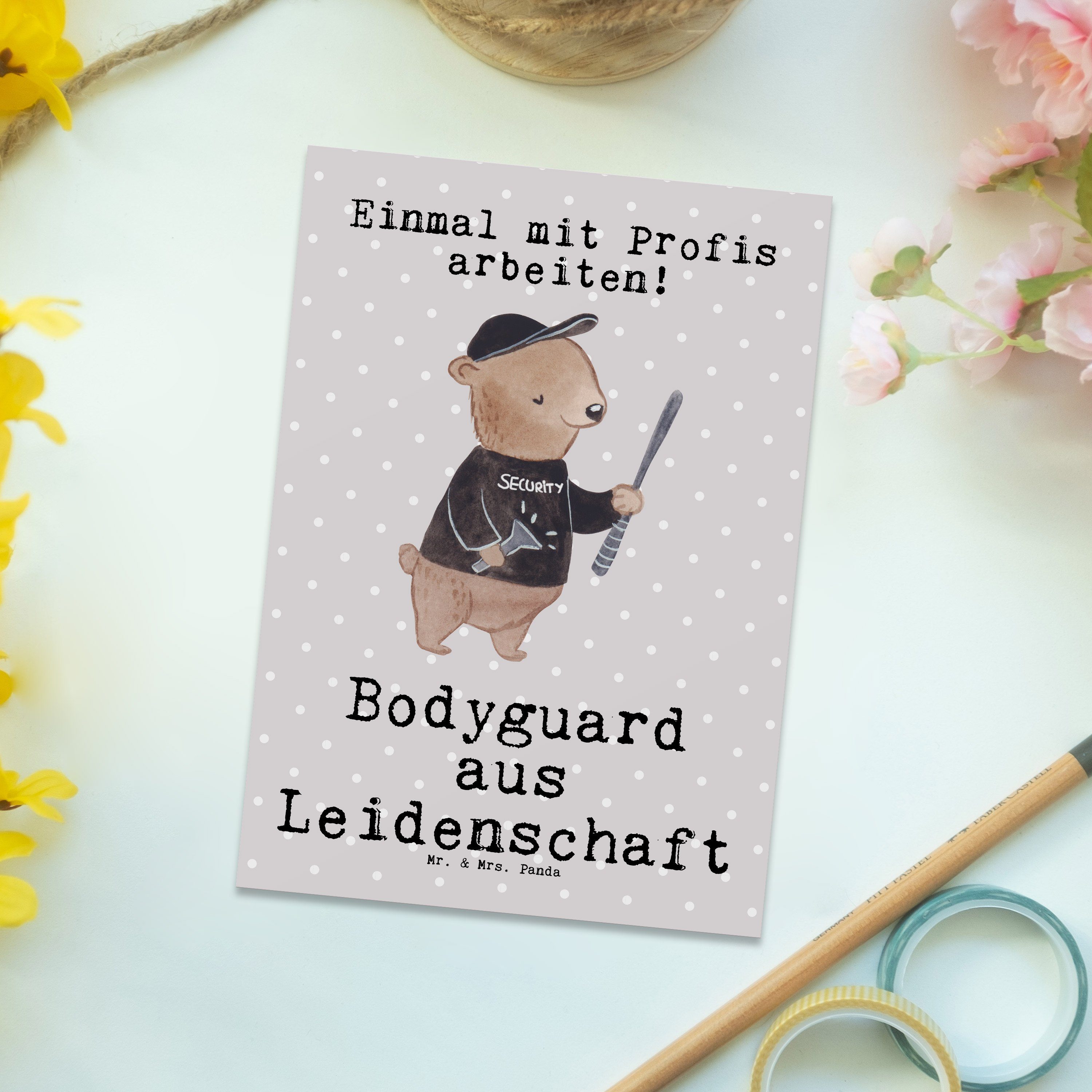 Postkarte Mrs. & Einladun Geschenk, - Karte, Pastell aus Panda Leidenschaft Mr. Bodyguard Grau -