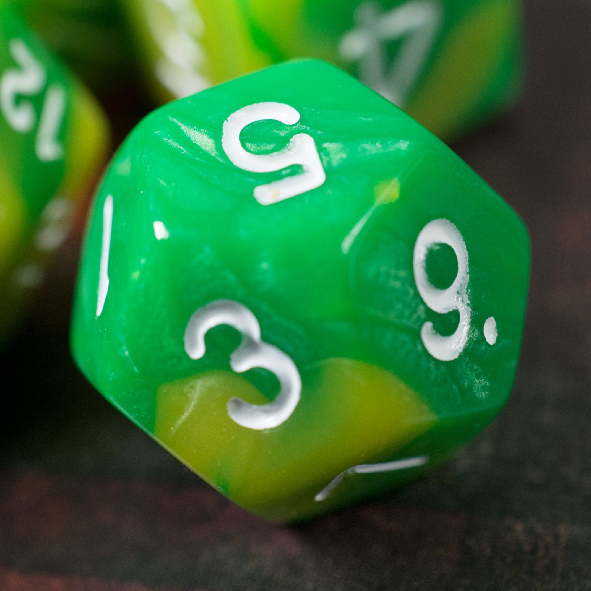 SHIBBY Spielesammlung, 7 polyedrische DND Würfel dichromatisch in Beutel mit Grün 