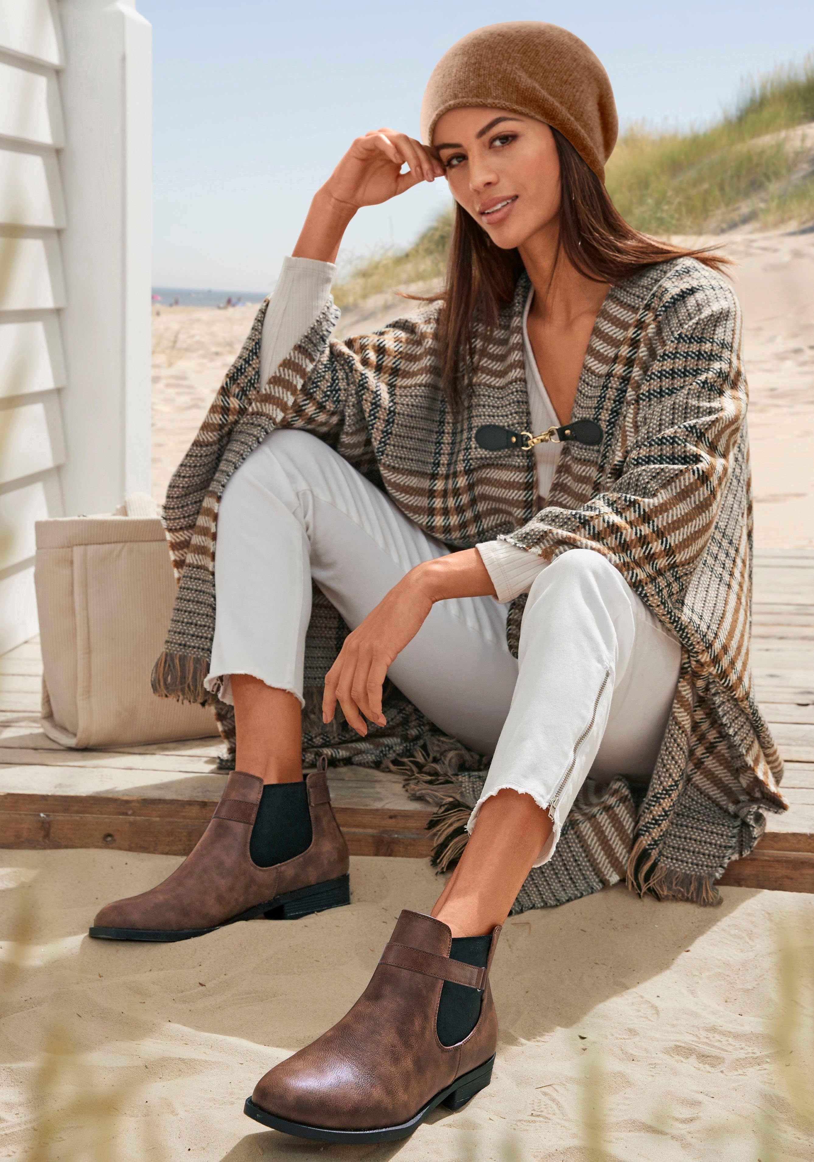 LASCANA Strickponcho "Cape", modisches Karo Muster & Schnalle, Karotuch, Po günstig online kaufen