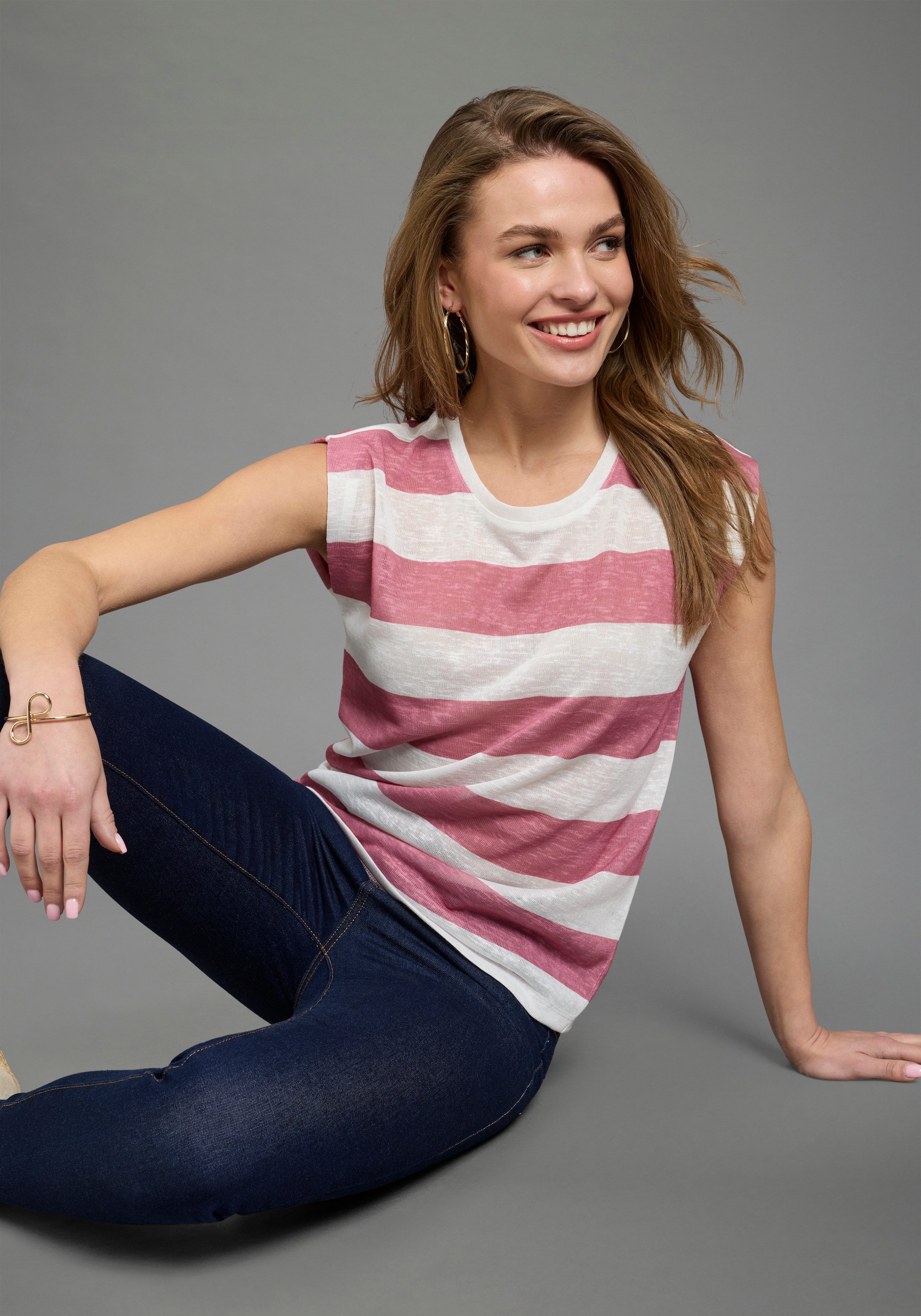 Laura Scott T-Shirt in strukturierter Leinen-Optik, gestreiftes Design. € 29,99, (€ 29,99 pro 1 Stk).