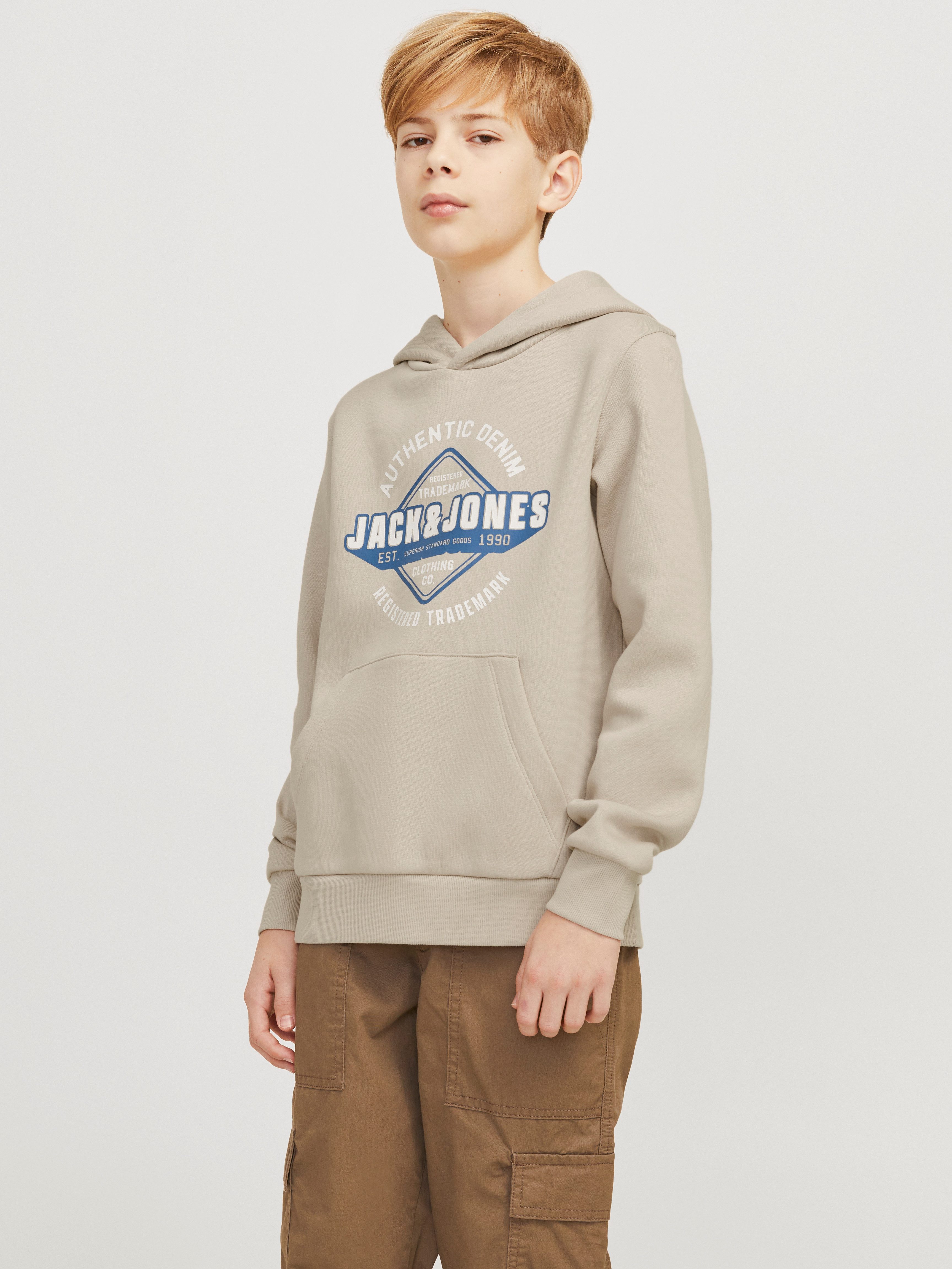 Jack & Jones Junior Kapuzensweatshirt JJELOGO SWEAT HOOD 2 COL 24/25 NOOS JNR. Reduzierter Preis € 16,64. Unverbindliche Preisempfehlung € 27,99