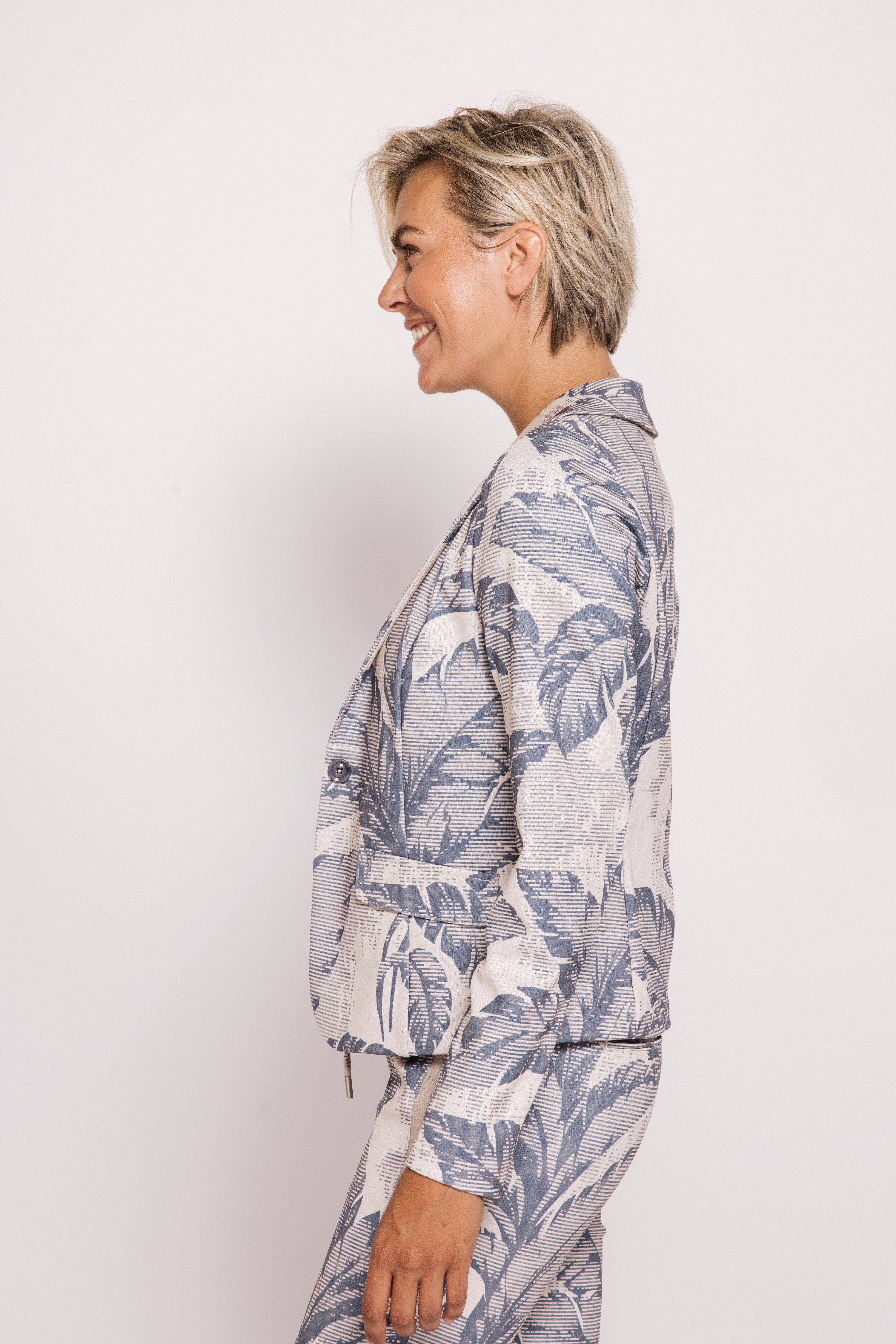 Zhrill Kurzblazer BETSY grafisches Allover-Muster, tailliert