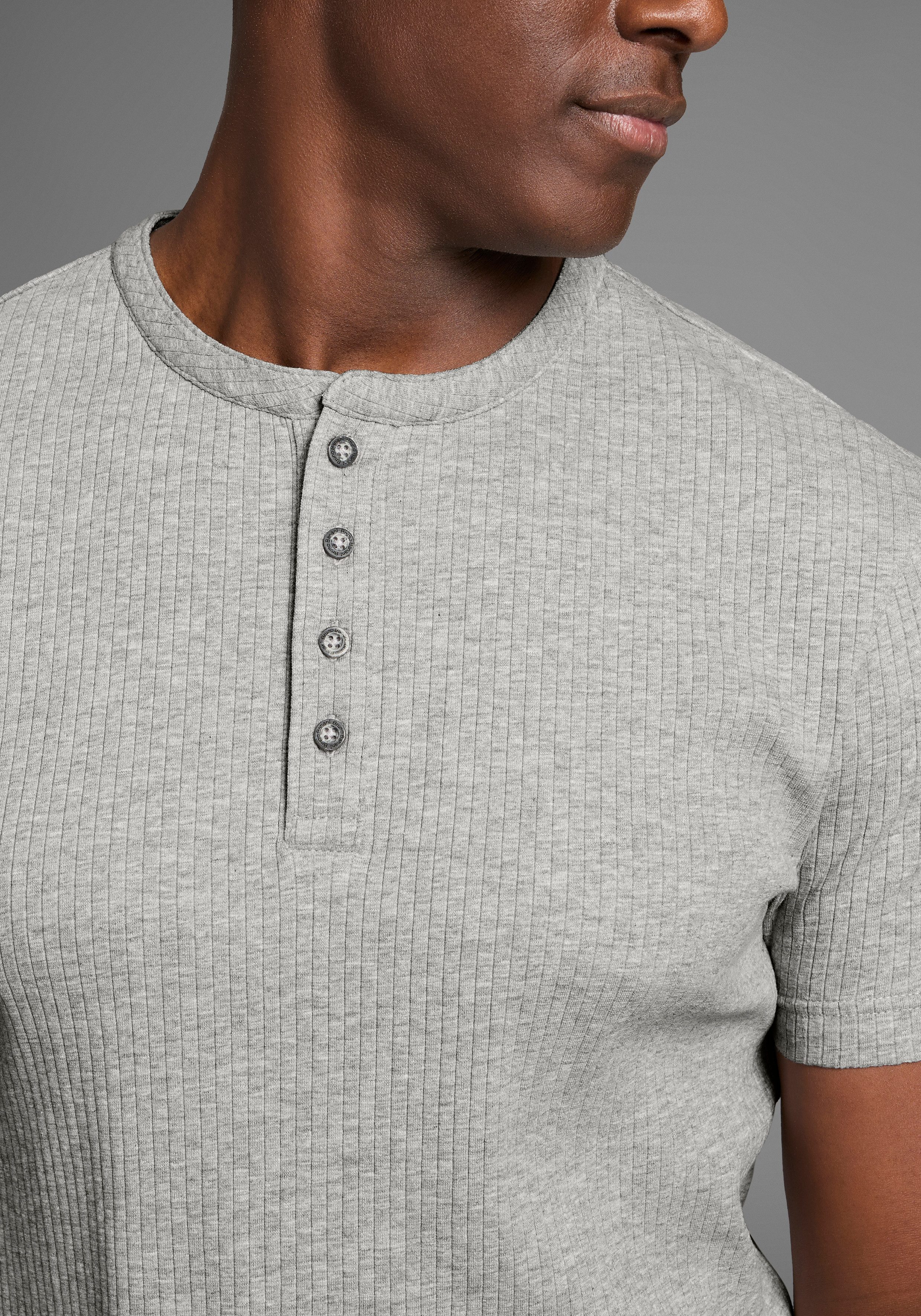 Bruno Banani Henleyshirt in elastischer Rippenqualität