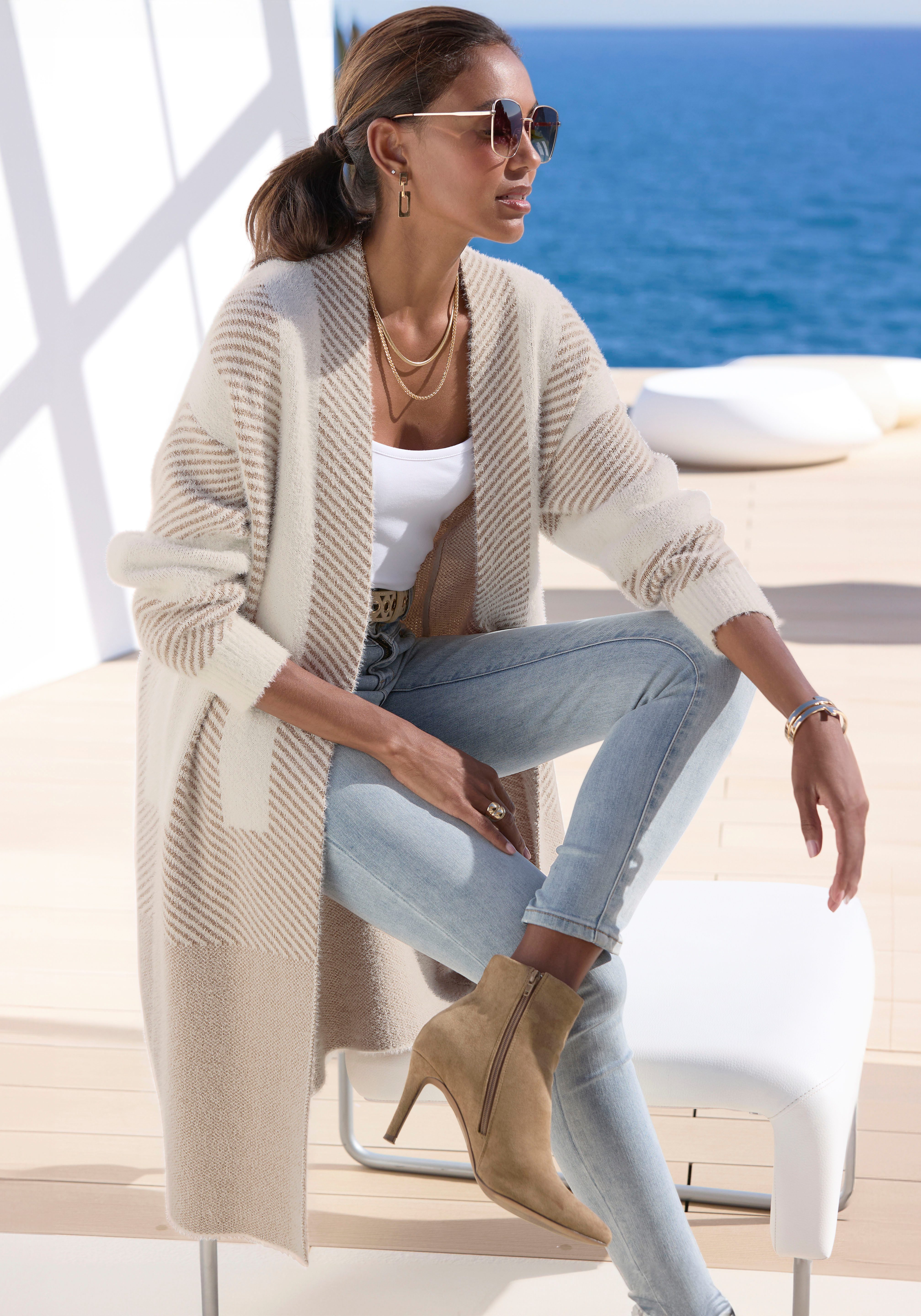 LASCANA Longstrickjacke aus flauschigem Strick, Cardigan mit langen Ärmeln