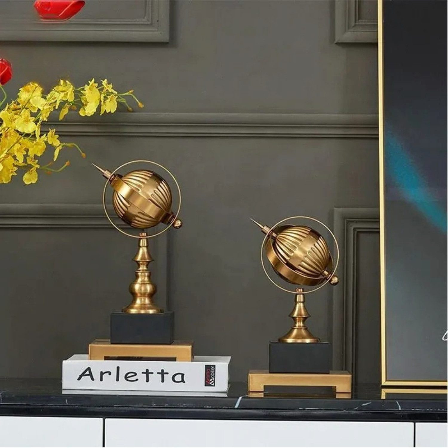 Quality Elegance Dekoobjekt Luxus Gold Globus Set Metall Dekofiguren Büro Wohnraum Design (2 St)