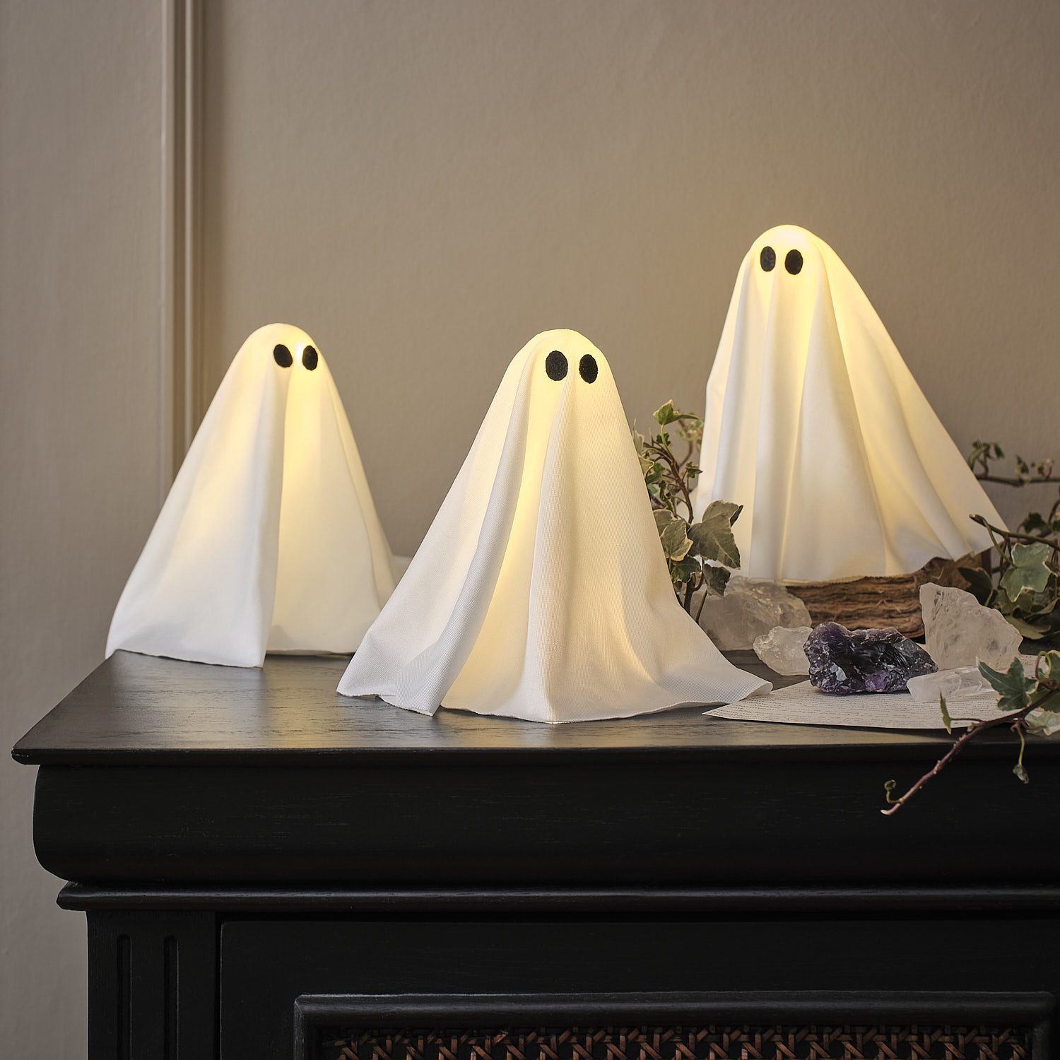 Lights4fun LED-Dekofigur 3er Set Mini LED-Halloween-Geister mit 6h-Timer