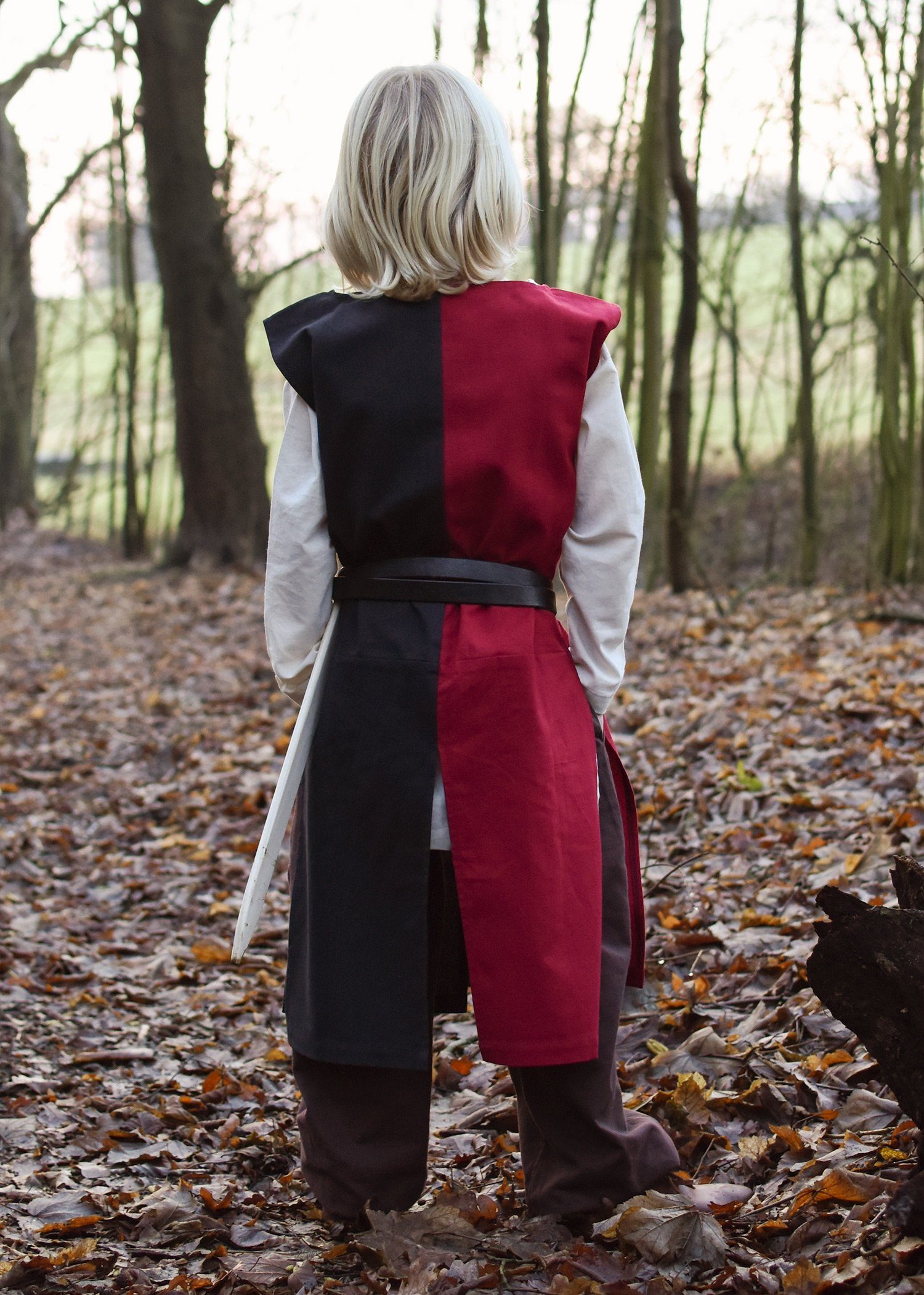 Battle Merchant Ritter-Kostüm Kinder-Waffenrock Lucas, Mi-Parti, schwarz/rot