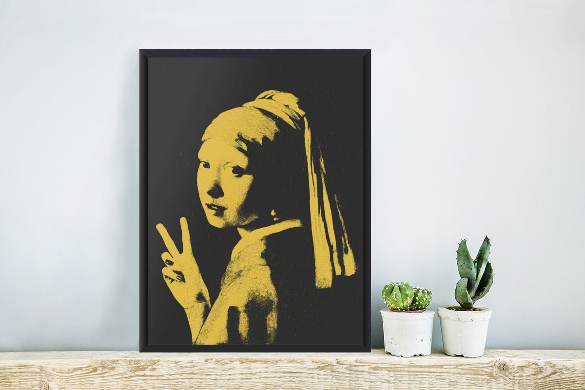 Gerahmtes Poster, Mädchen Poster Das dem Johannes MuchoWow mit Gelb Bilderrahmen - Vermeer Kunstdruck, Frieden, - St), mit (1 Perlenohrring Schwarzem Rahmen, -