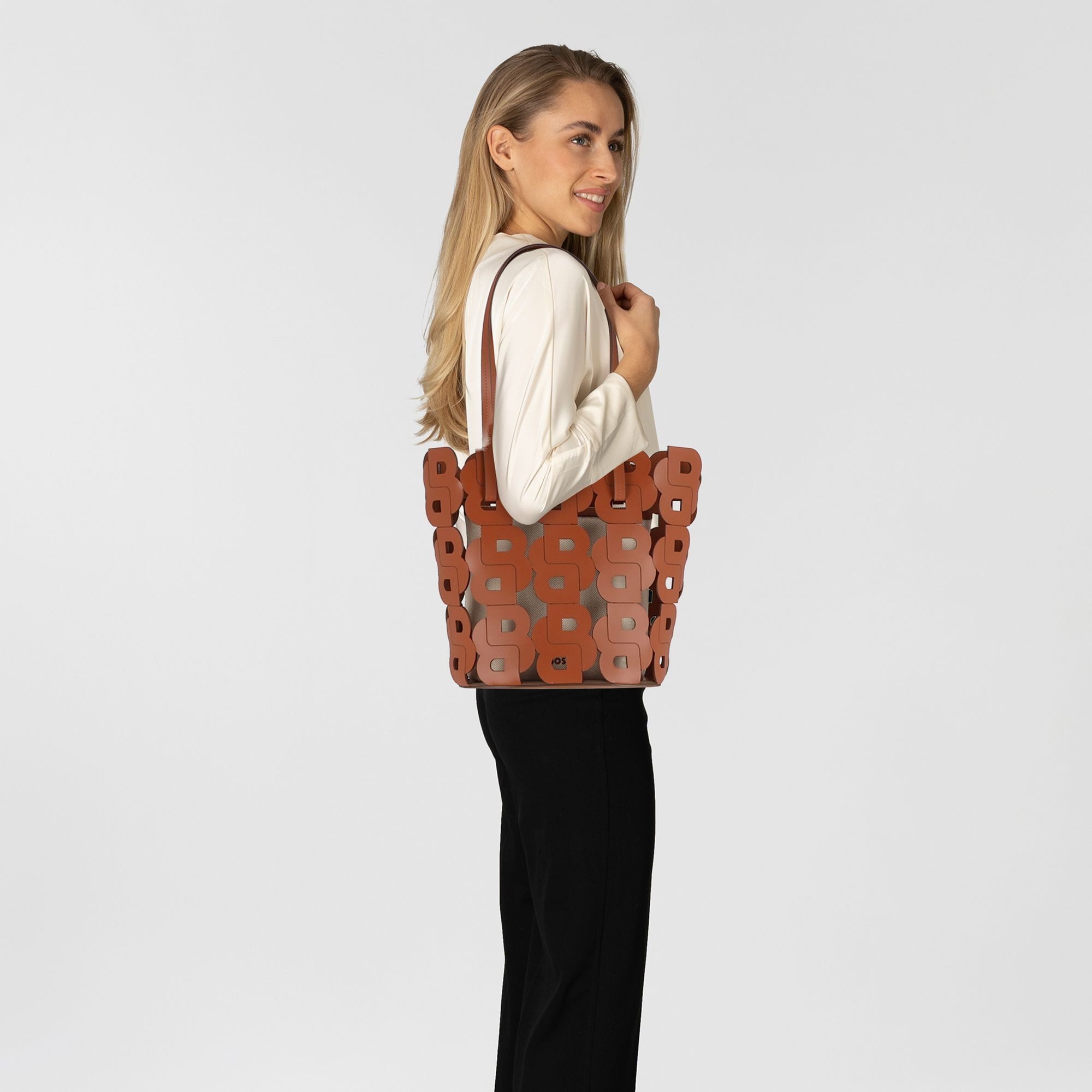 BOSS Schultertasche Lindah, Leder günstig online kaufen
