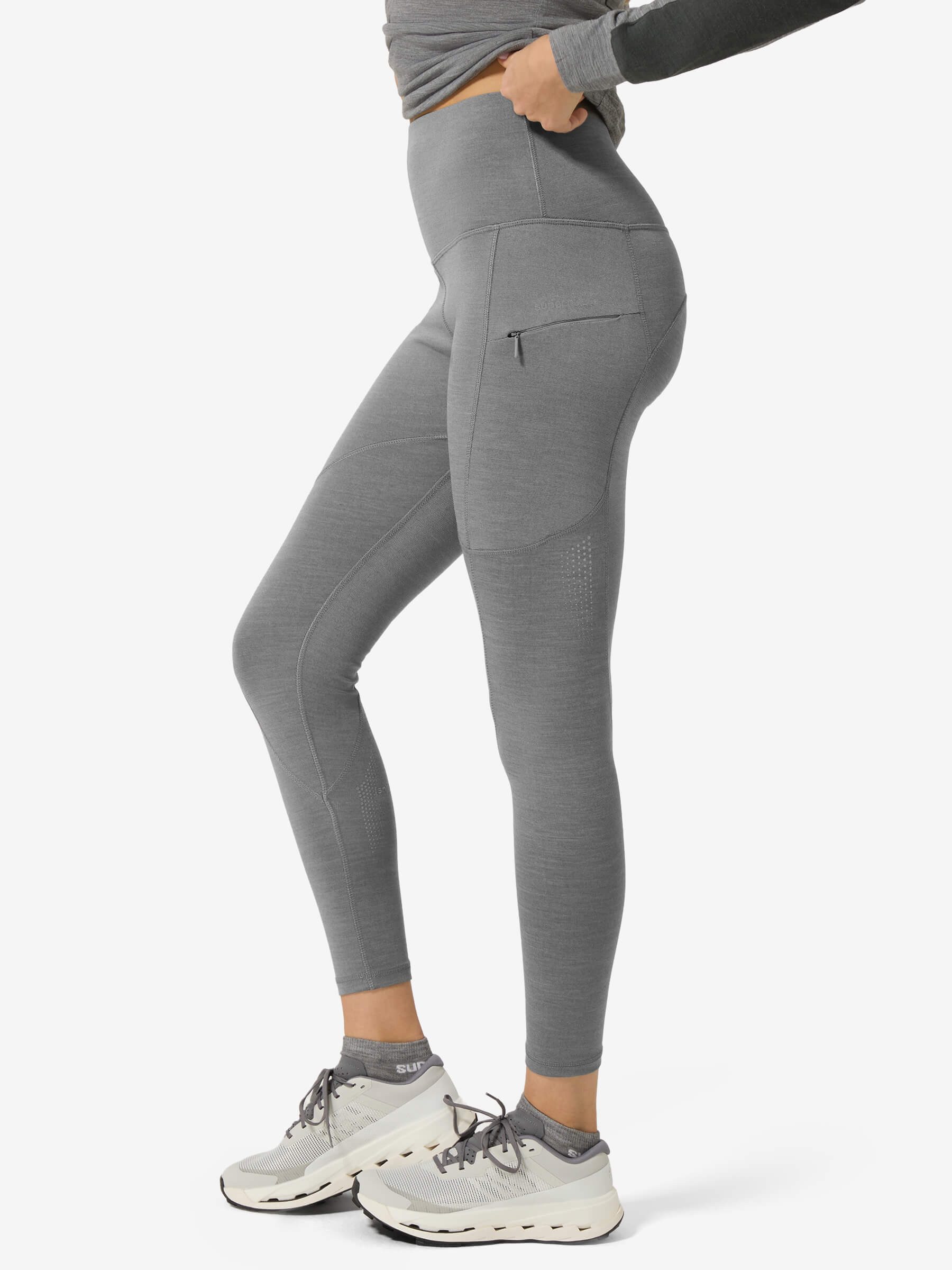 SUPER.NATURAL Funktionstights Funktionelle Running-Tights mit Reflektoren Merino-Materialmix mit reflektierenden Logos