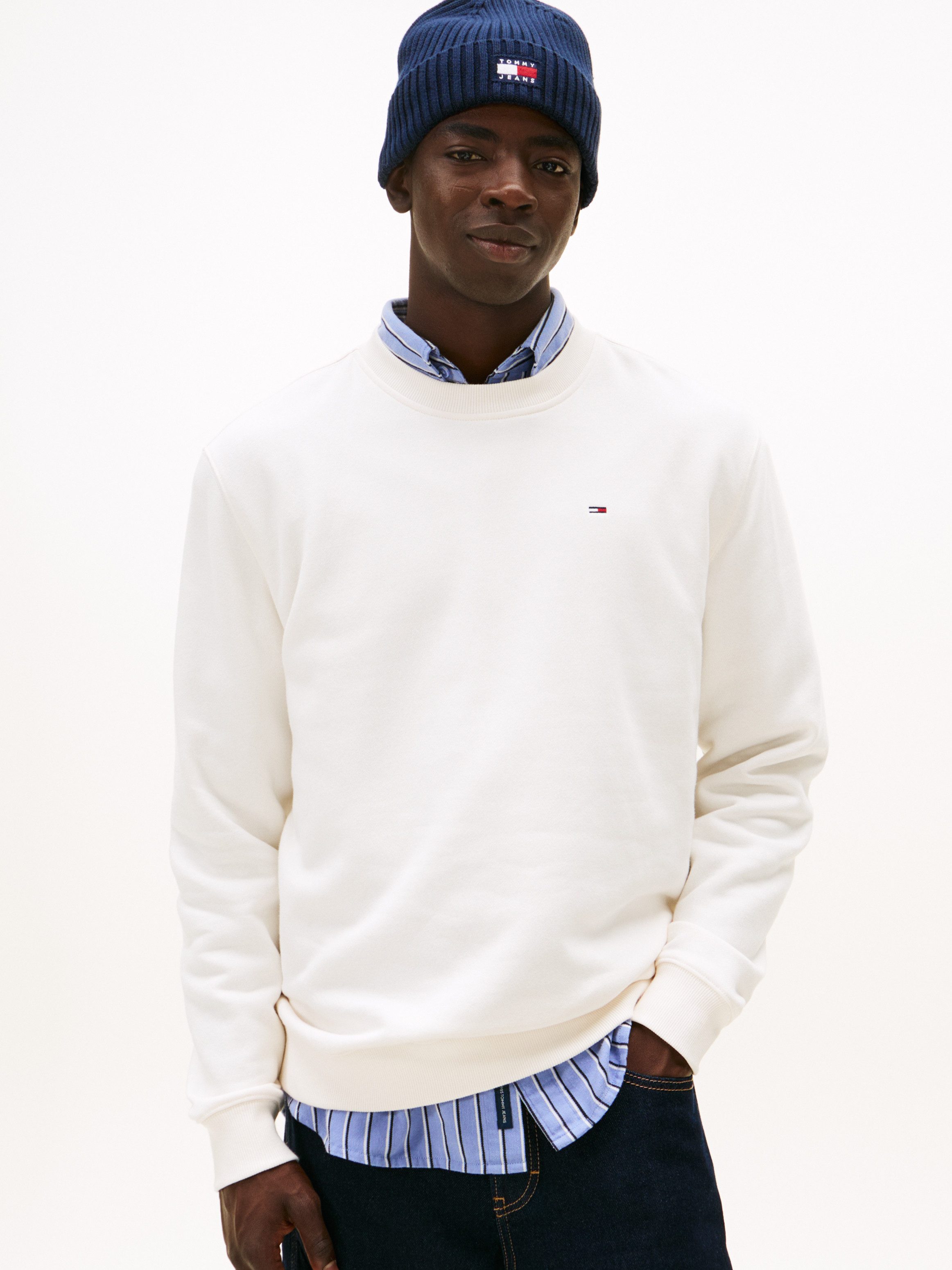 Tommy Jeans Sweatshirt TJM REG S FLAG CREW Mit besticktem Markenlogo auf Brusthöhe