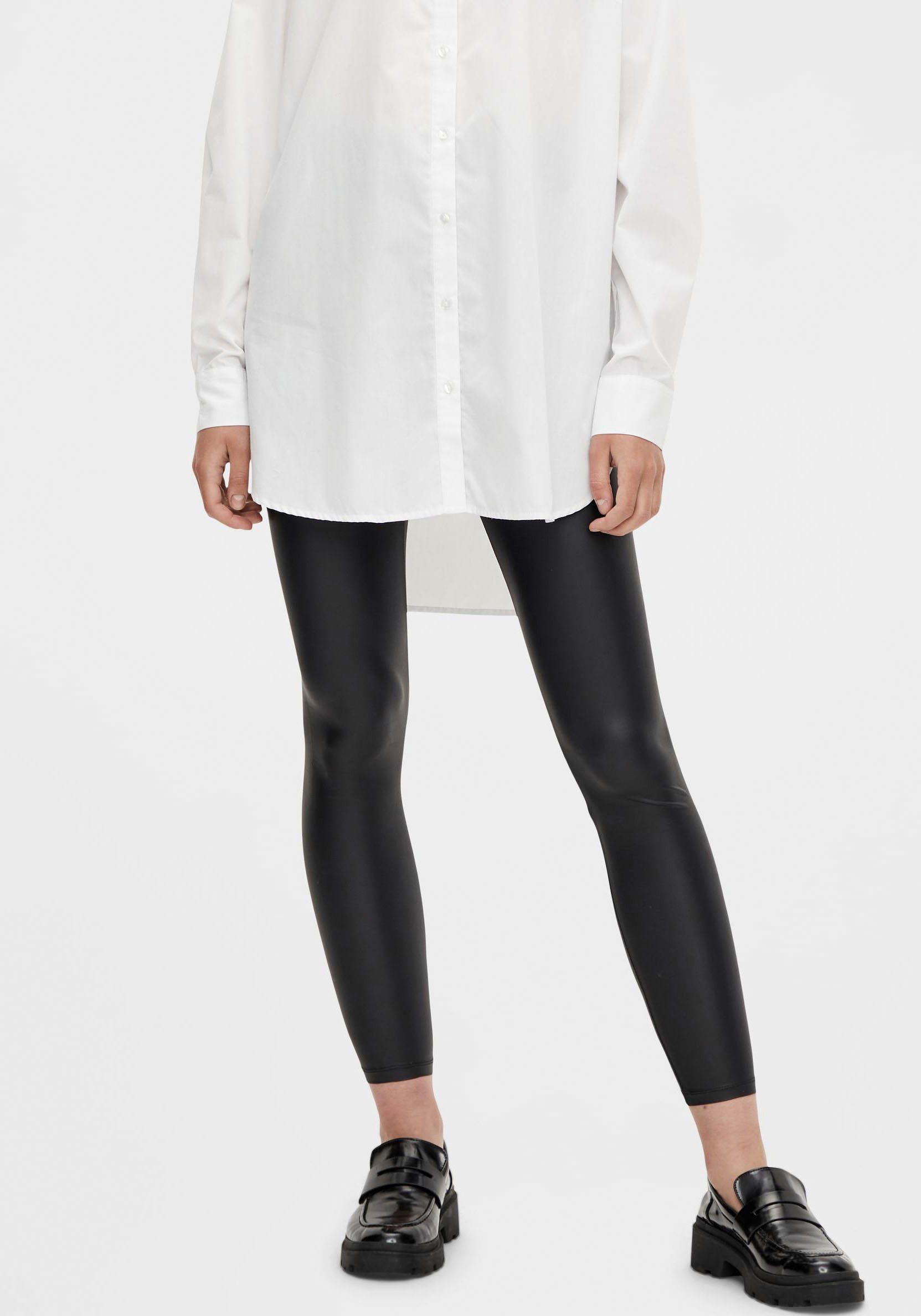 pieces Leggings PCNEW SHINY HW LEGGINGS NOOS mit PU-Beschichtung günstig online kaufen