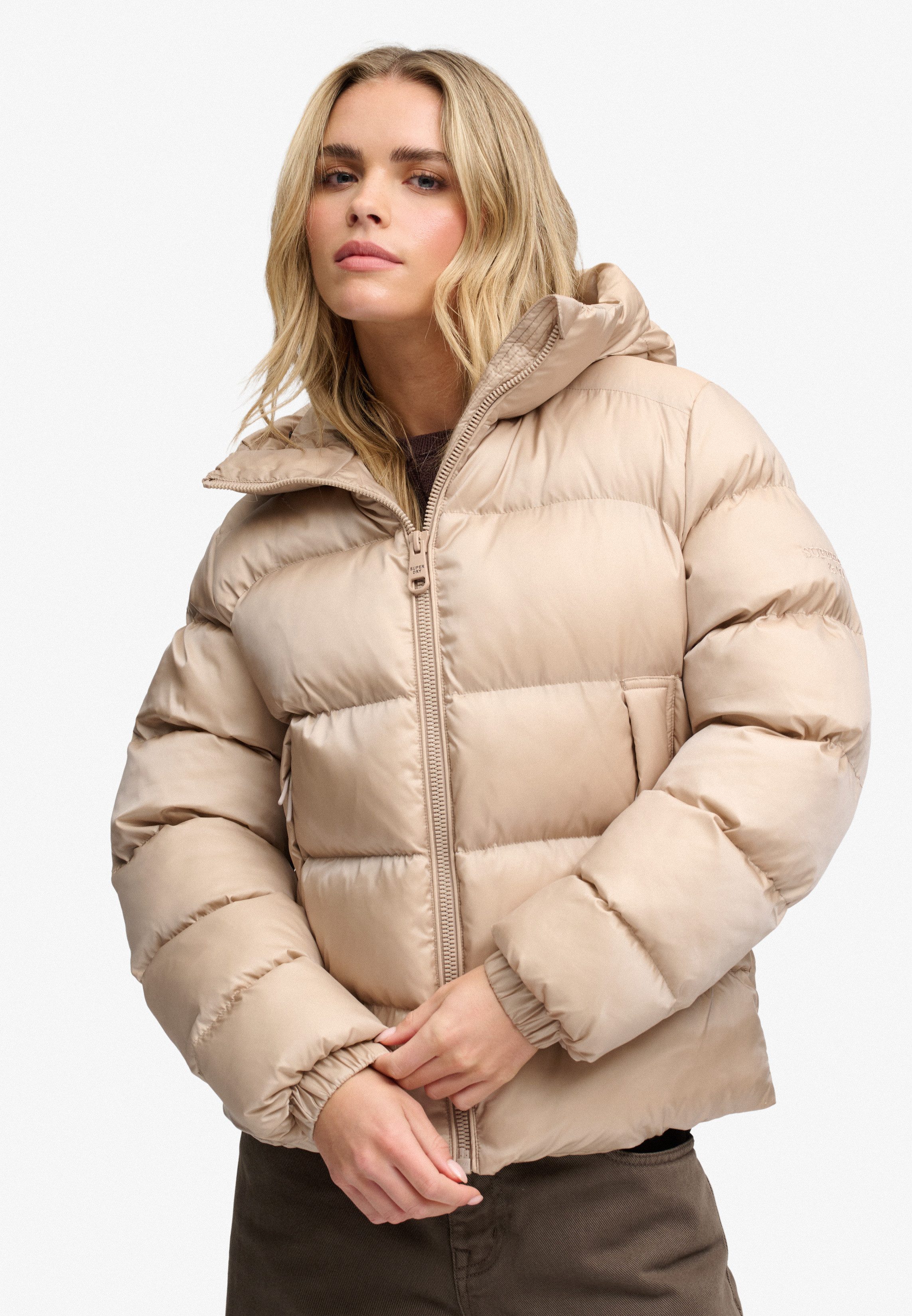 Superdry Steppjacke HOODED SHINE PUFFER JACKET Kunstfaser, slim fit, in glänzender Optik