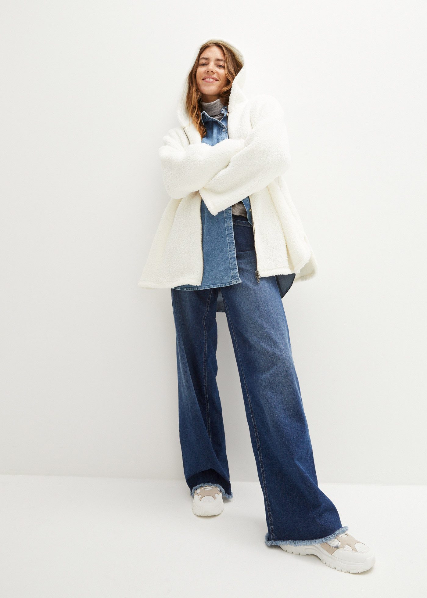 bonprix Fleecejacke Winterjacke mit Kapuze aus Teddy-Fleece in A-Linie mit Seitenschlitzen