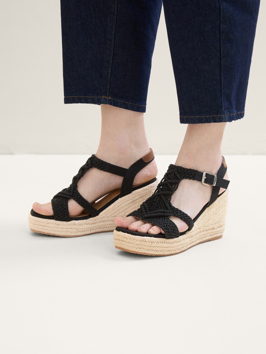 TOM TAILOR Shoes Licence Keilsandalette (1-tlg) Keilsandalette mit geflochtenen Details