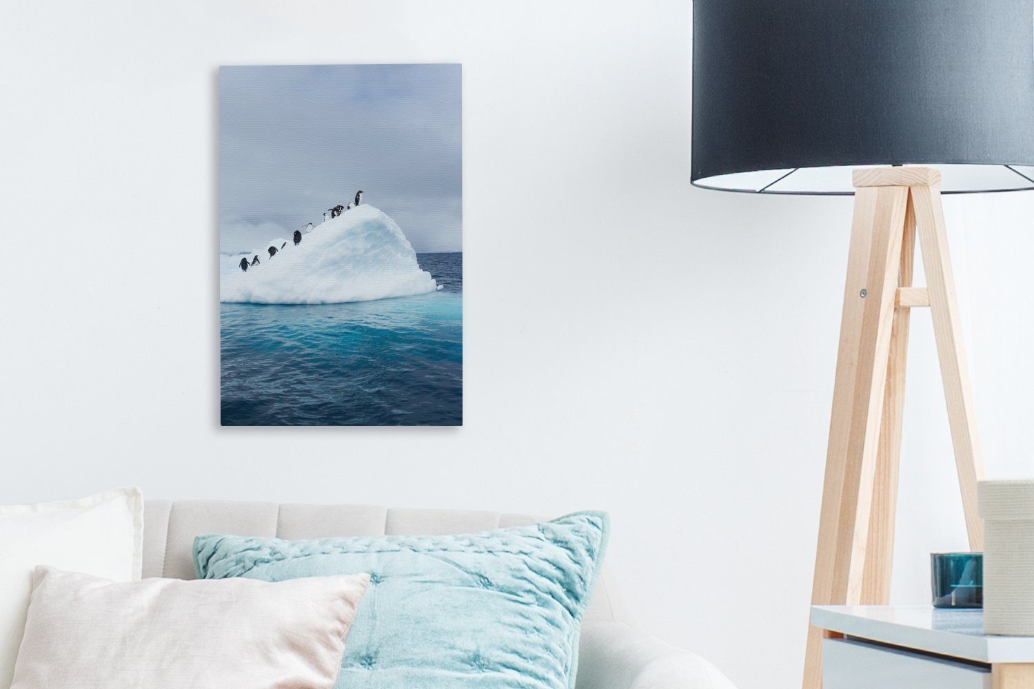 OneMillionCanvasses® Leinwandbild Pinguine auf (1 20x30 Zackenaufhänger, cm fertig Gemälde, bespannt Leinwandbild St), inkl. Eisberg