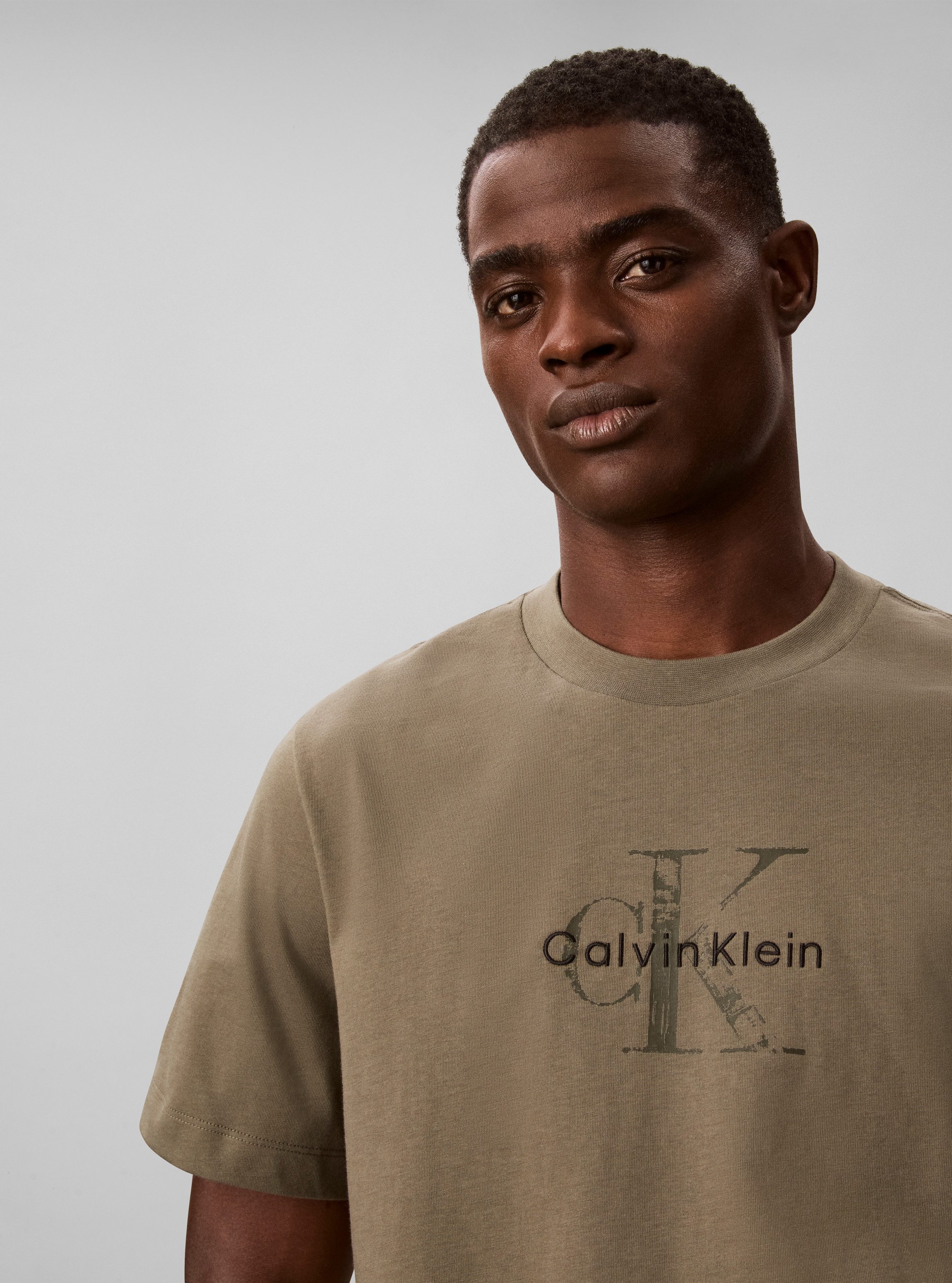 Calvin Klein Jeans T-Shirt Rundhalsausschnitt, Regular Fit, Logo-Print – Bild 2 von 5