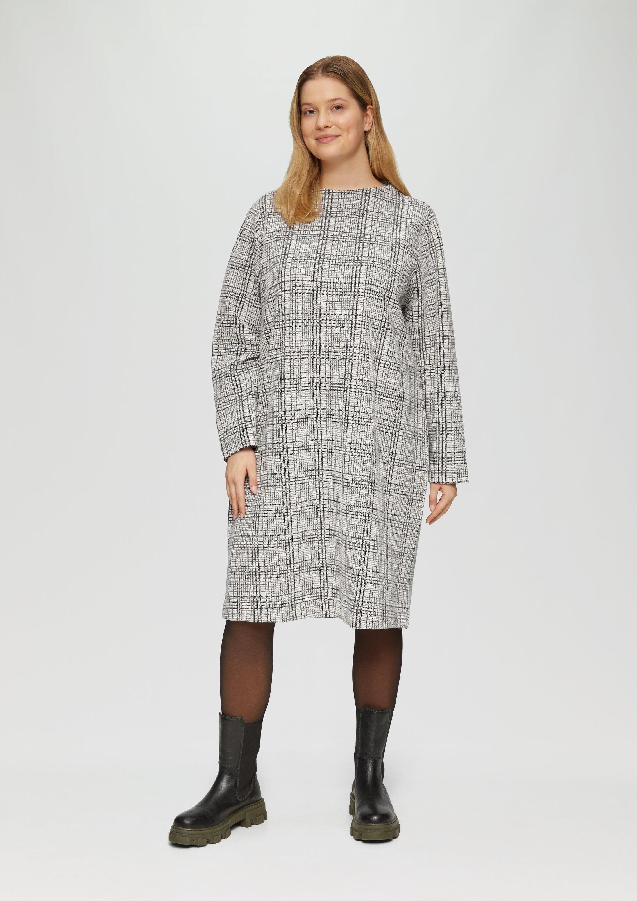 s.Oliver Minikleid Kleid Gemustertes Sweat-Kleid mit Turtleneck