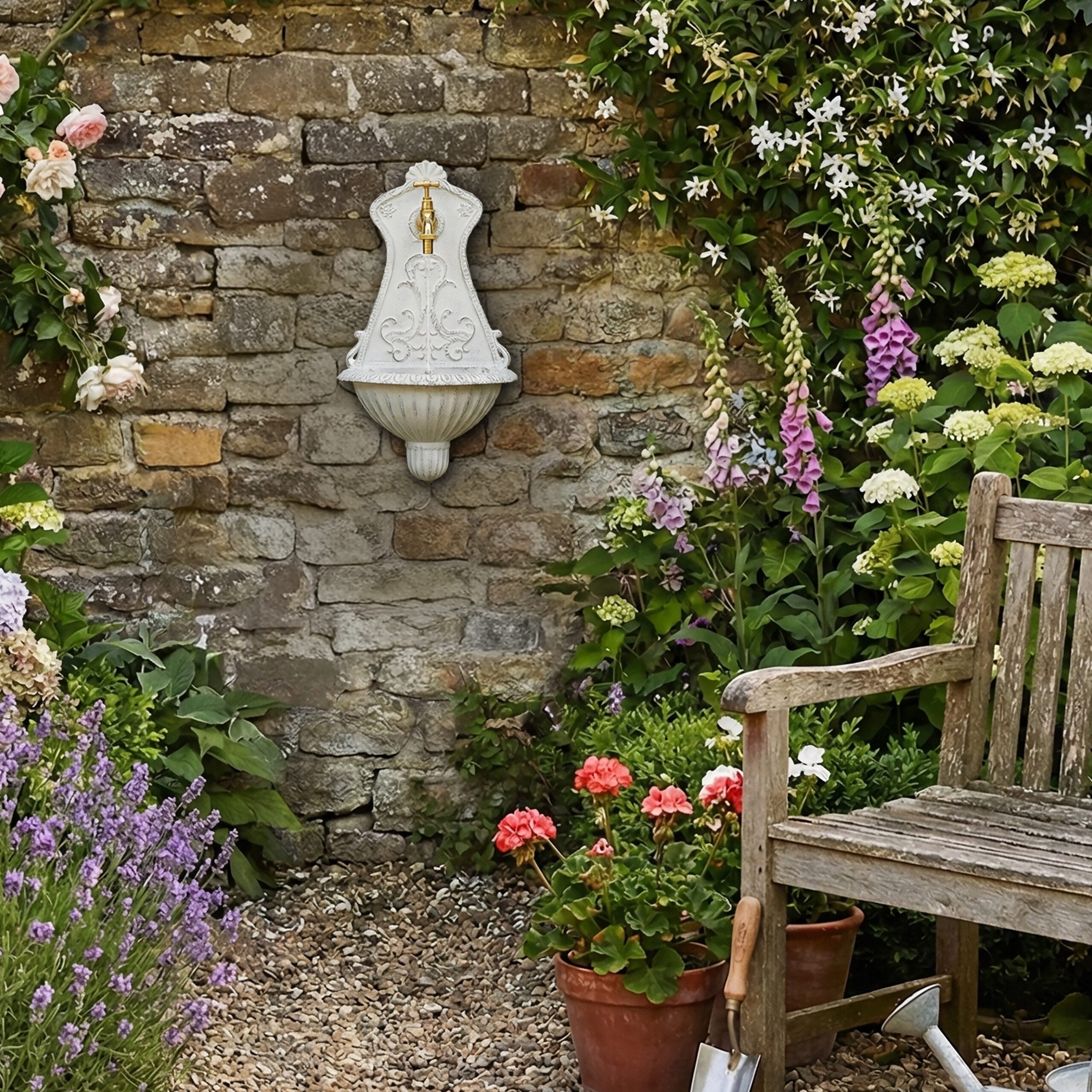 relaxdays Gartenbrunnen Wandbrunnen mit Verzierung, 24.5 cm Breite, Wasserbecken BxT: 20x8.5 cm, weiß