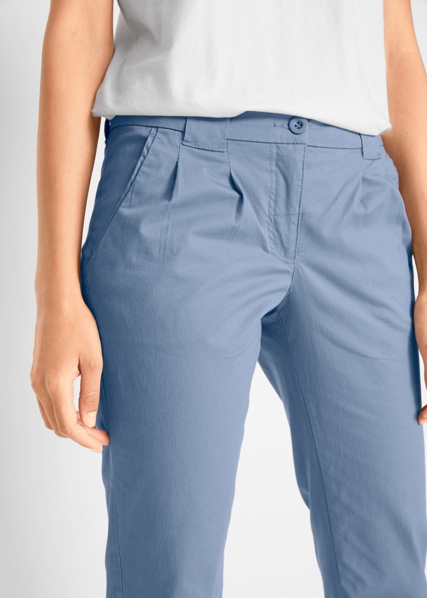 bonprix Chinohose schmale Form, mit Bundfalten und praktischen Taschen