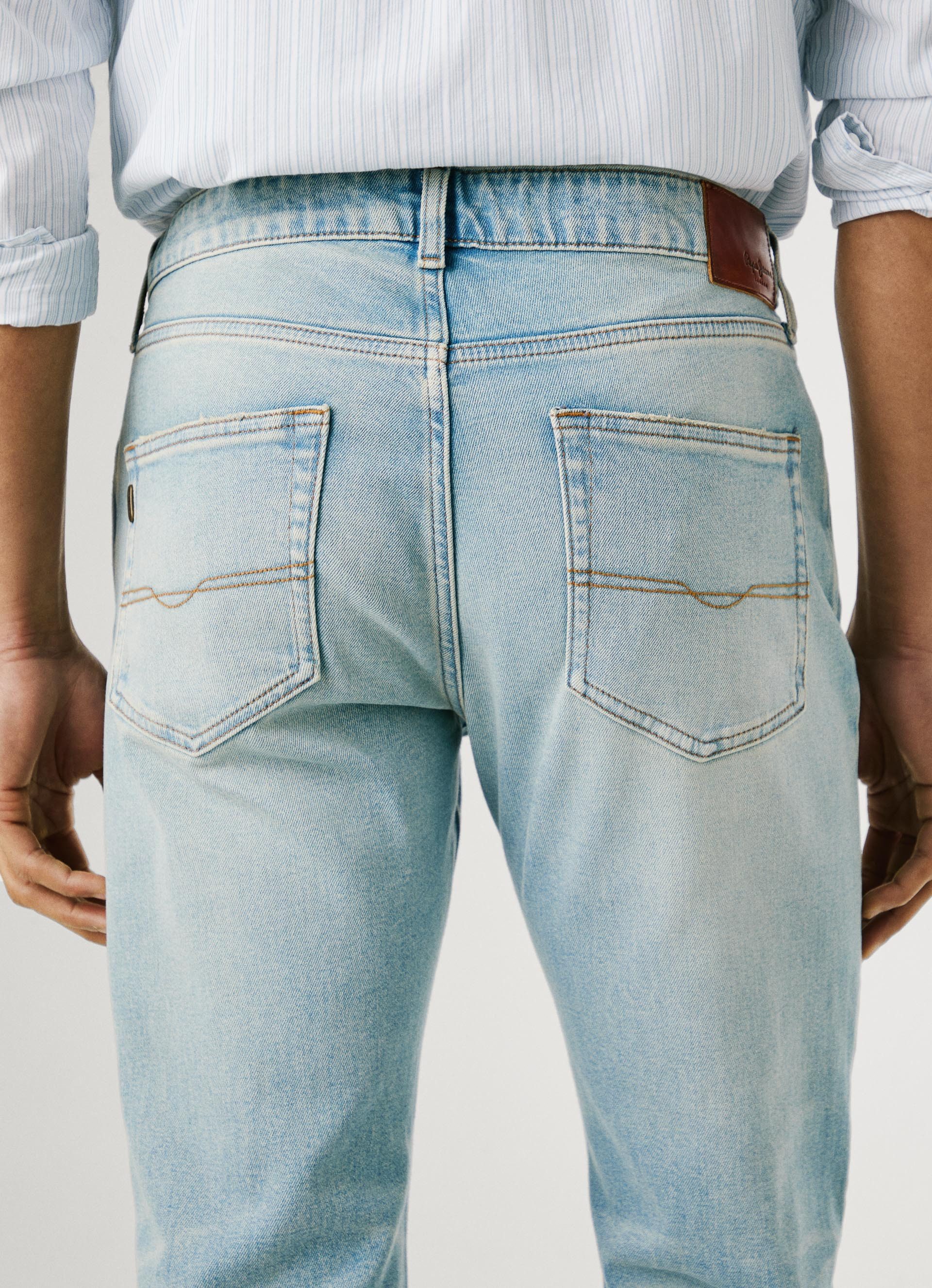 Pepe Jeans Tapered-fit-Jeans STANLEY Ziernähte an den Gesäßtaschen – Bild 4 von 5