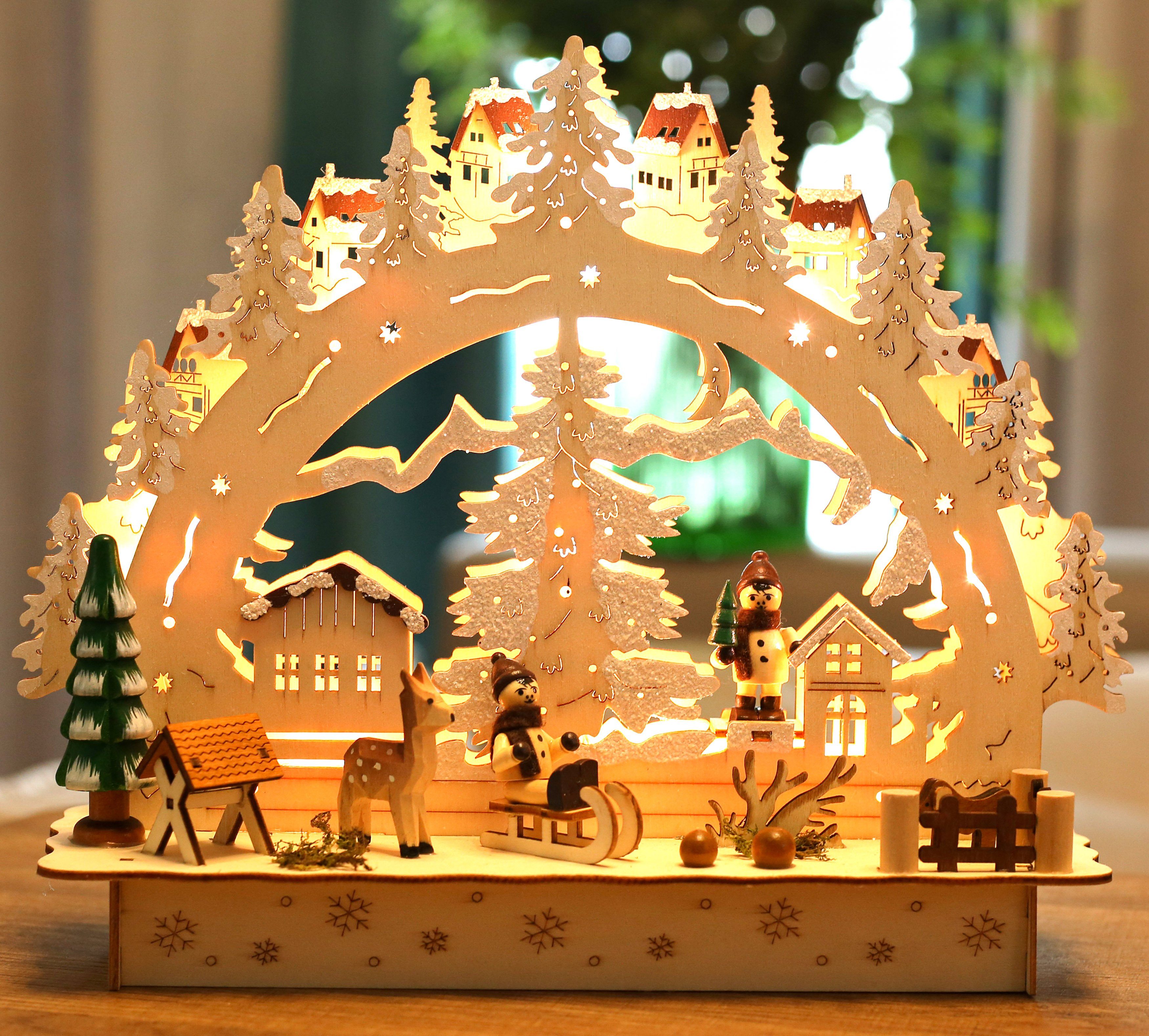 BRUBAKER LED Lichterbogen Schwibbogen - Winterlandschaft mit Dorf, traditioneller Holzbogen mit 3D Szene beleuchtet handbemalt 27,5 cm